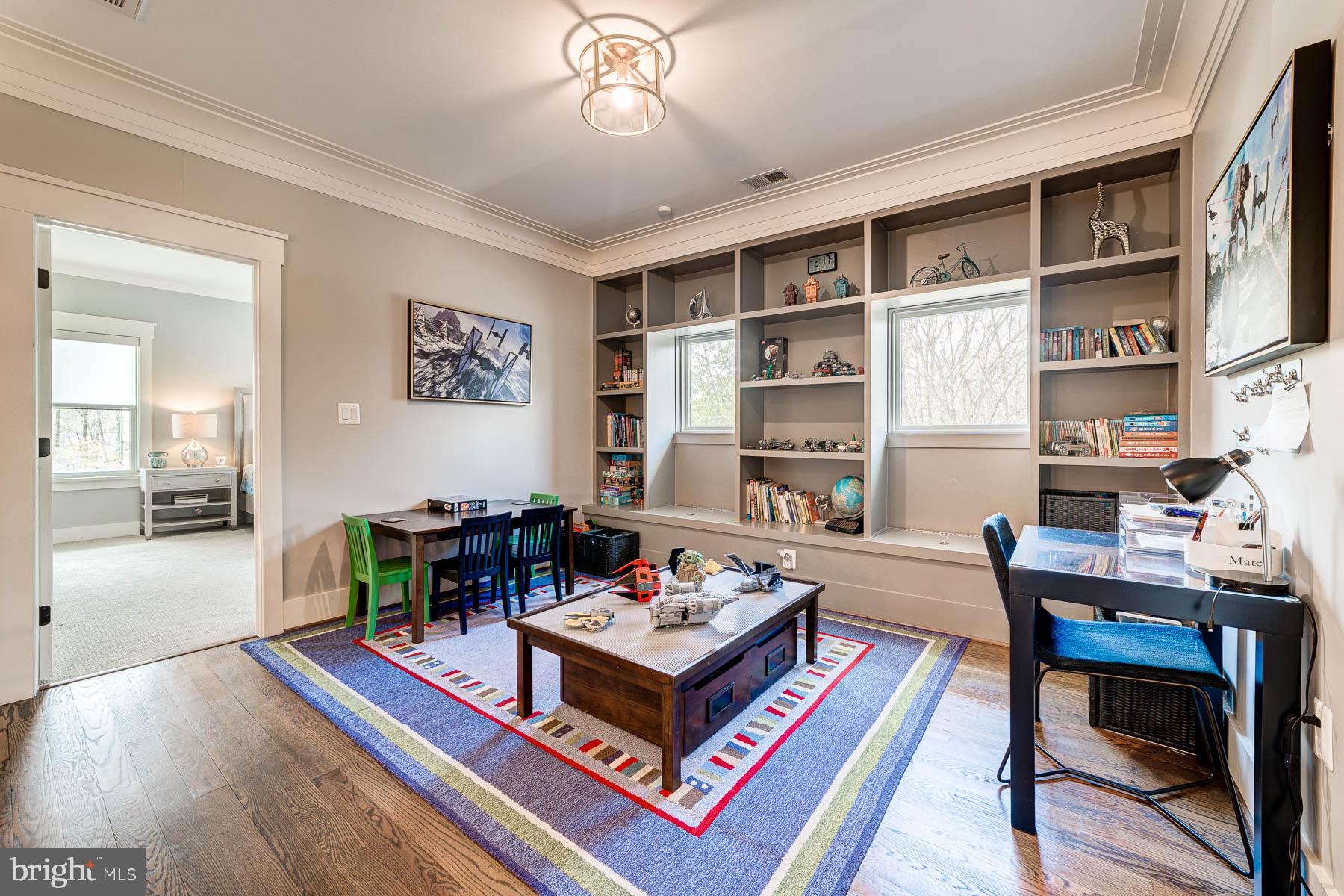 VIENNA WOODS - Residential