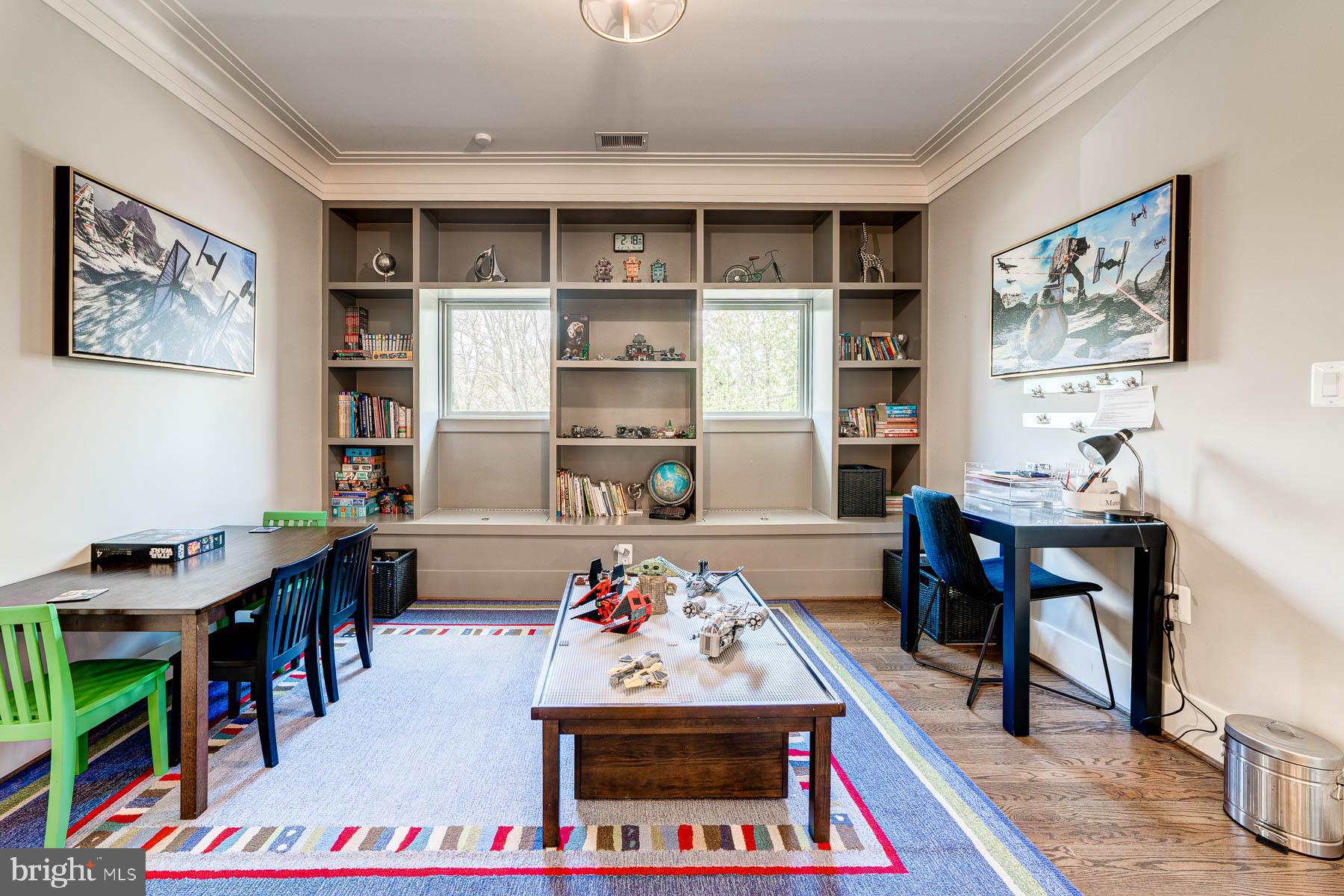 VIENNA WOODS - Residential