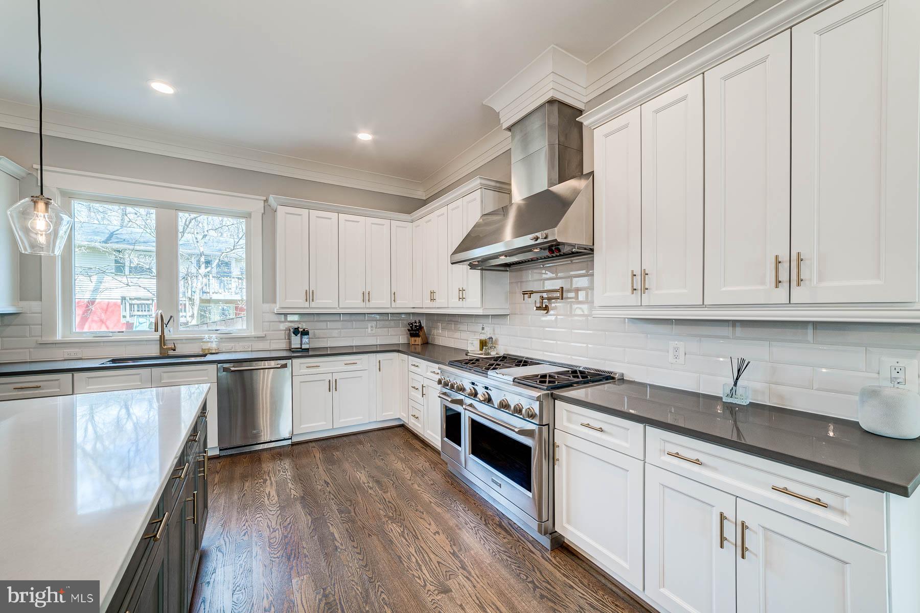 VIENNA WOODS - Residential