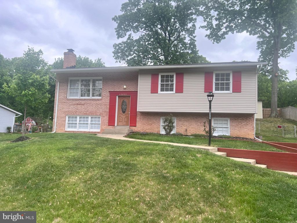 Photo of 13235 Sturbridge Road, WOODBRIDGE, VA 22192 (MLS # VAPW2118320)