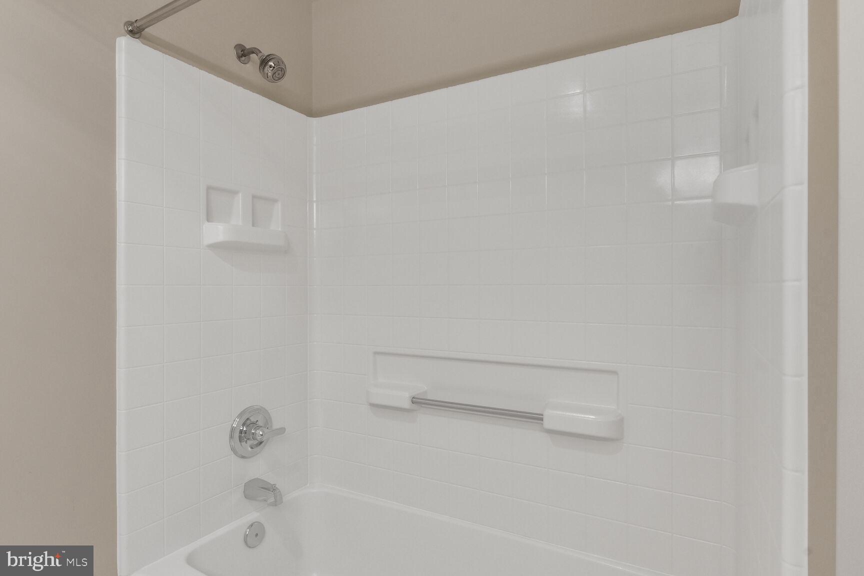 LANSDOWNE WOODS - Residential