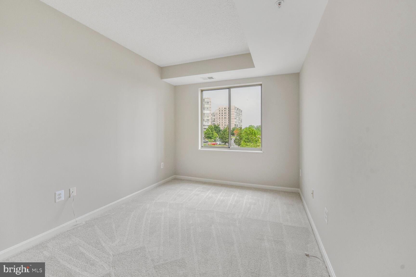 LANSDOWNE WOODS - Residential