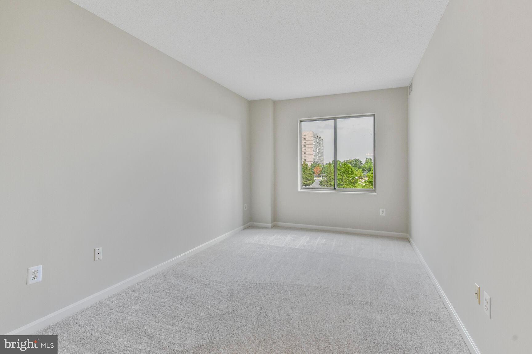 LANSDOWNE WOODS - Residential