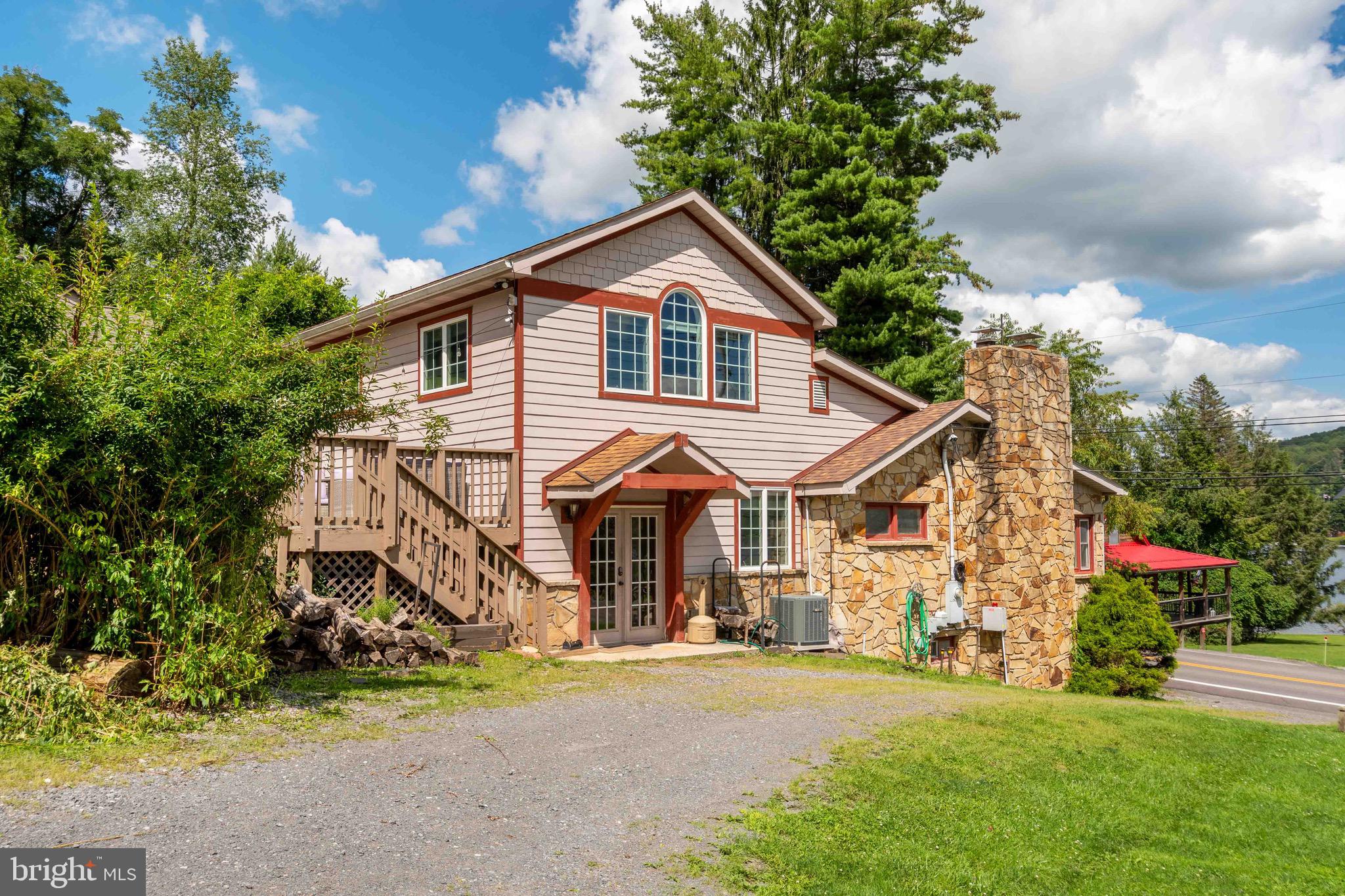 892 MARSH HILL ROAD