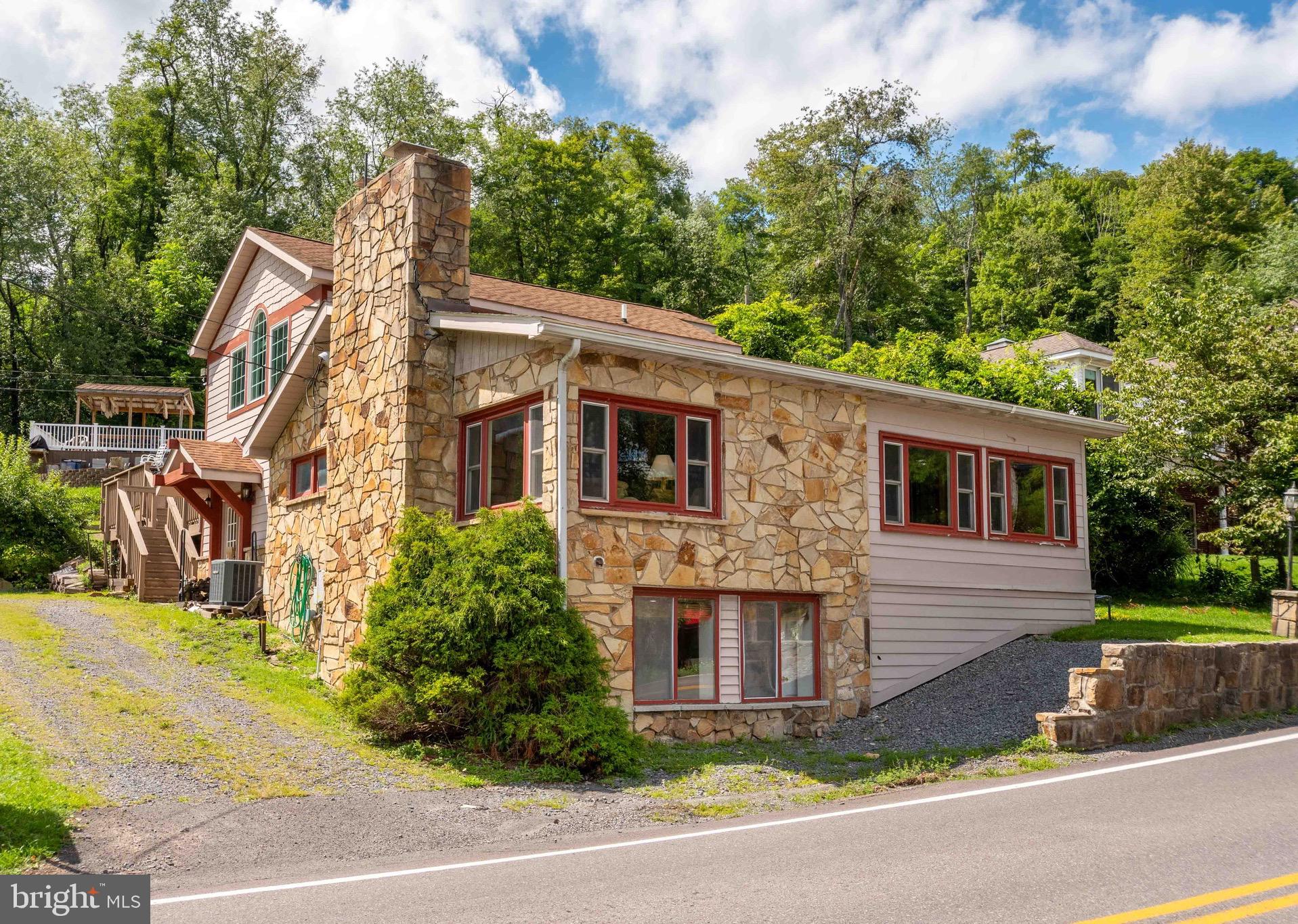 892 MARSH HILL ROAD