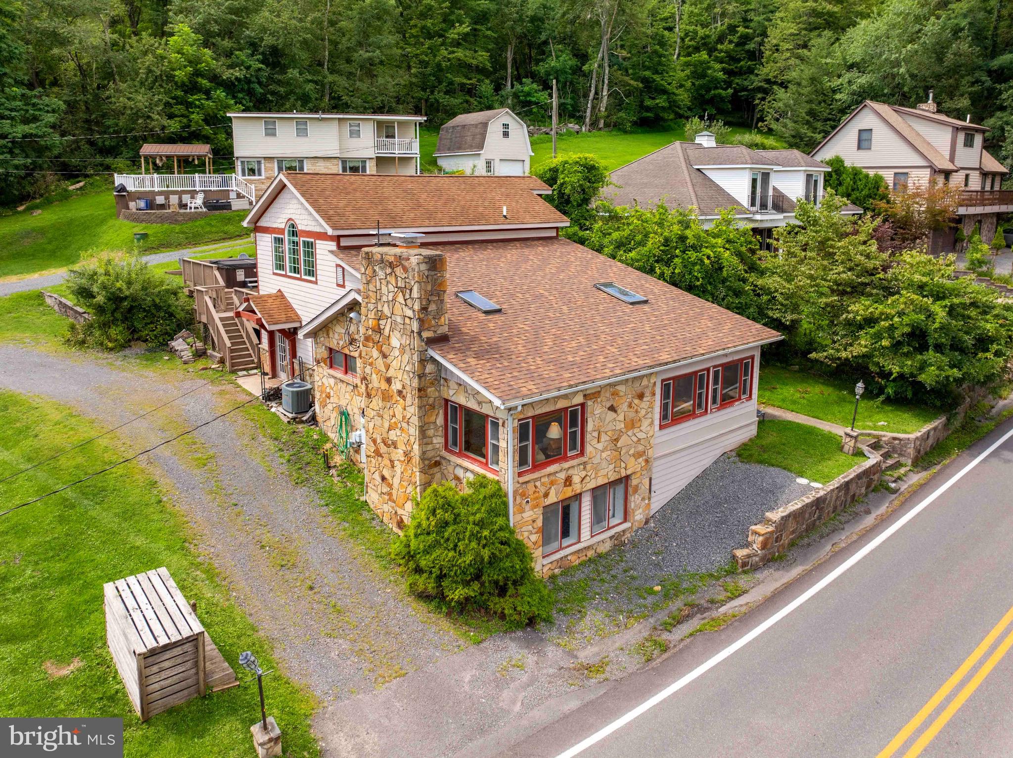 892 MARSH HILL ROAD