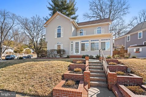 Photo of 4006 Halsey Court, KENSINGTON, MD 20895 (MLS # MDMC2166050) Photo of 4006 Halsey Court, KENSINGTON, MD 20895 (MLS # MDMC2166050)