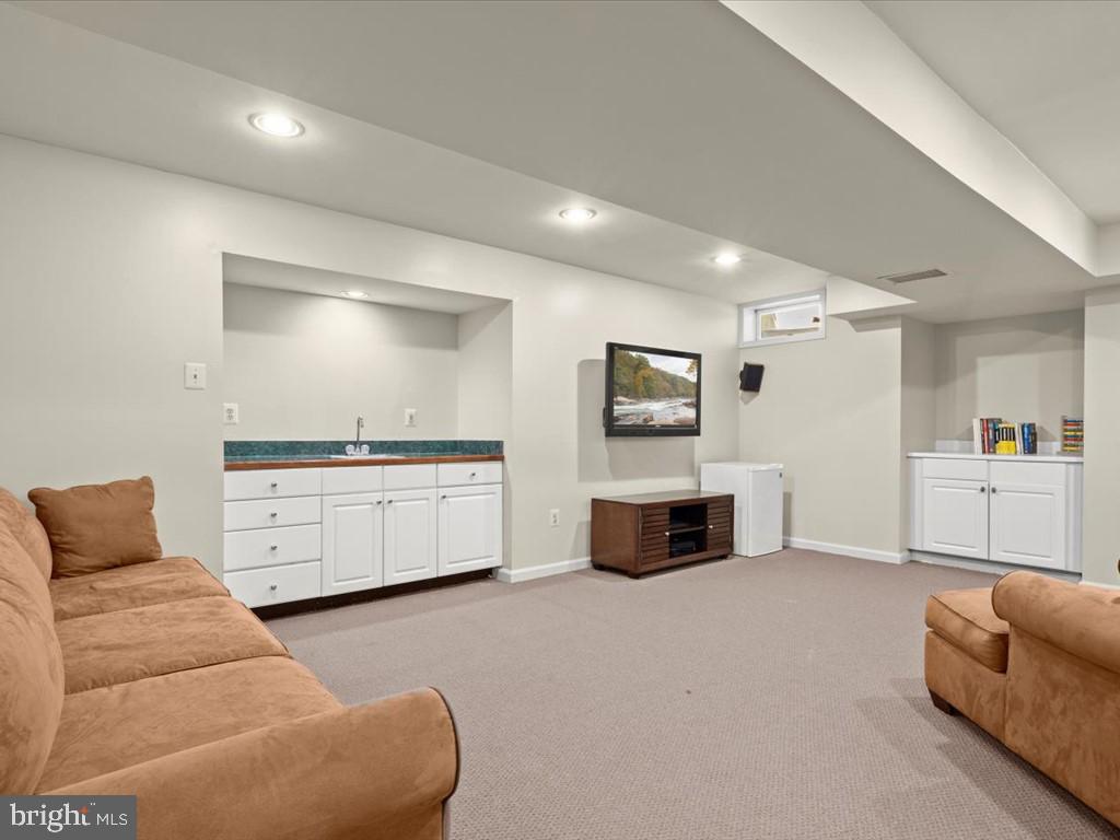 VILLAGE OF RIVER HILL - Residential