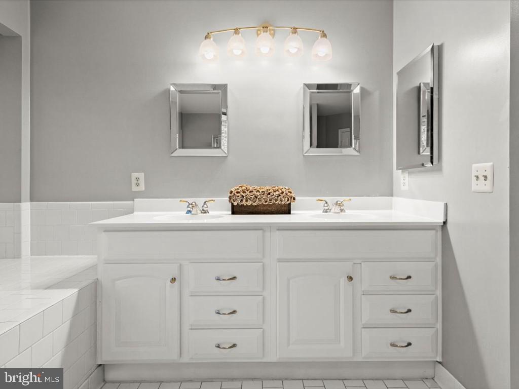 VILLAGE OF RIVER HILL - Residential