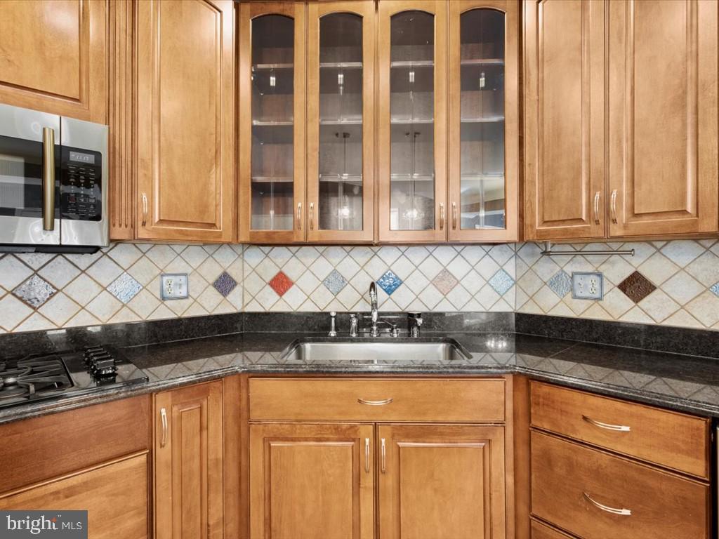 VILLAGE OF RIVER HILL - Residential