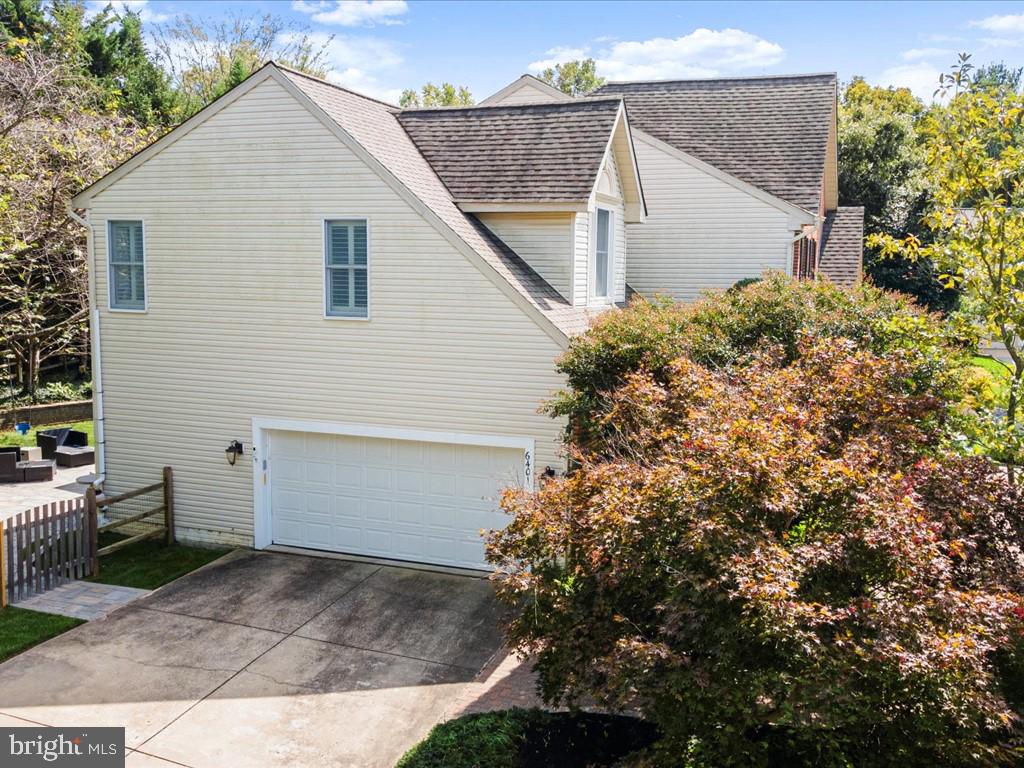 VILLAGE OF RIVER HILL - Residential