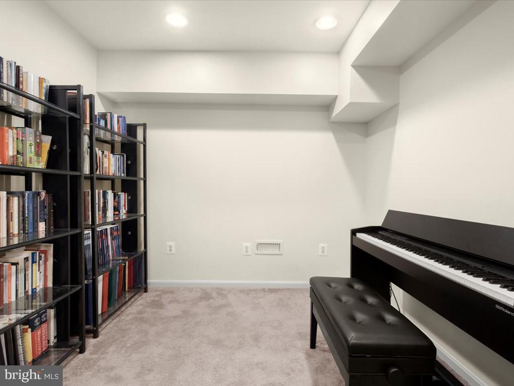 VILLAGE OF RIVER HILL - Residential