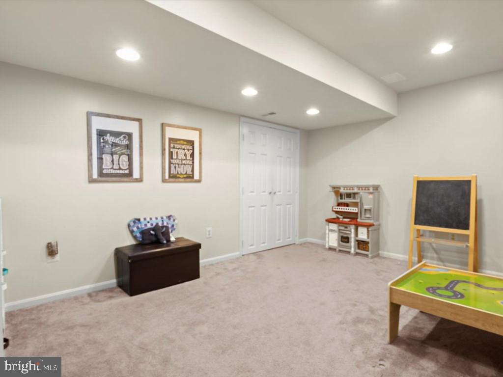 VILLAGE OF RIVER HILL - Residential