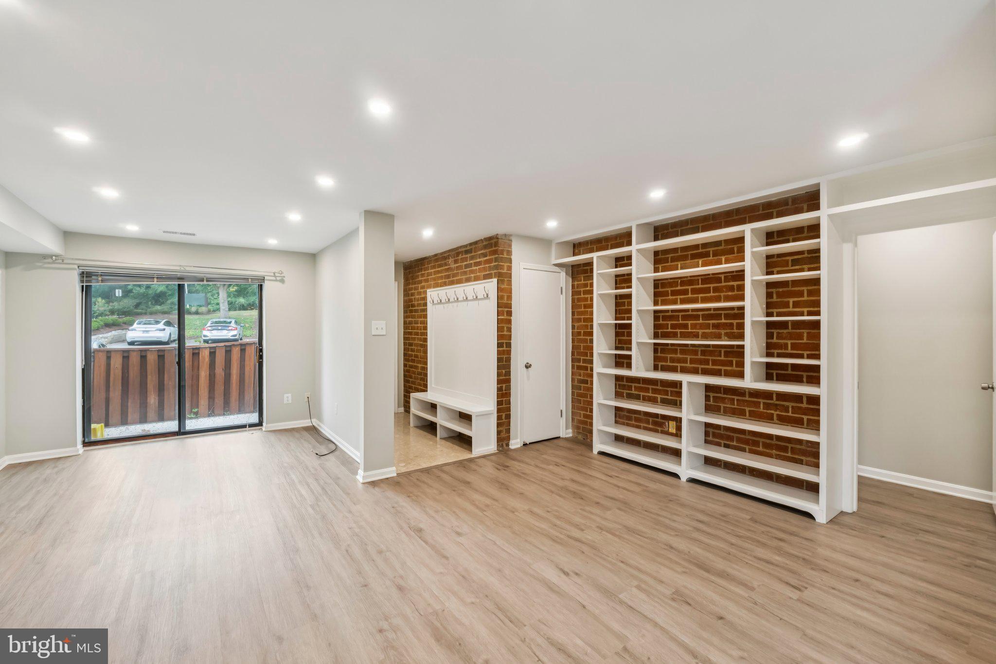 3437 SUMMIT COURT NE 3437