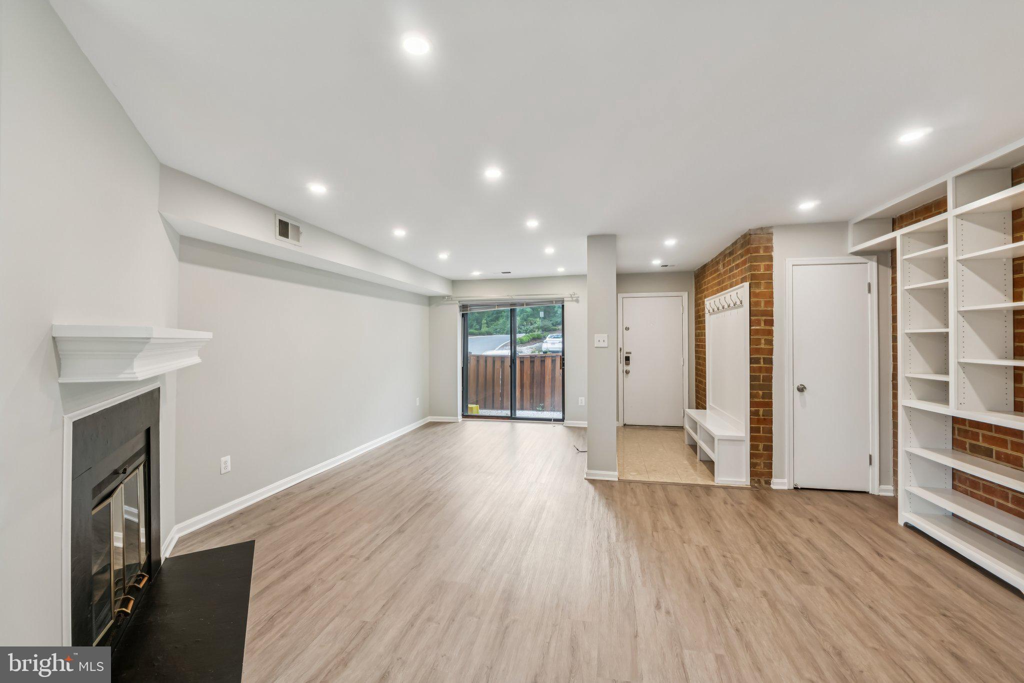 3437 SUMMIT COURT NE 3437