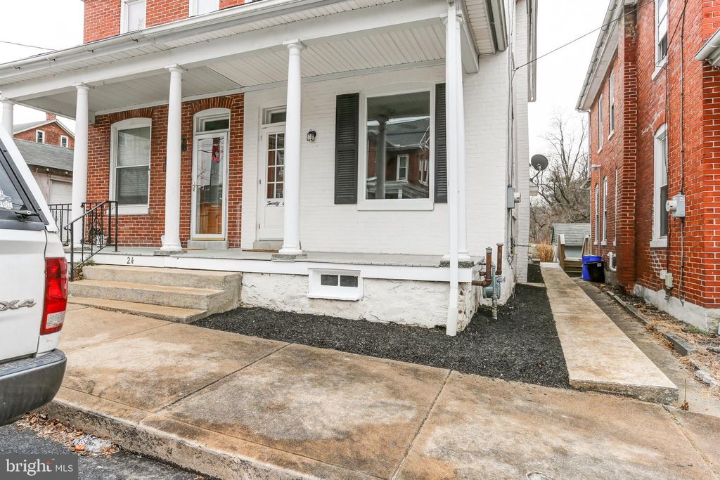 Photo of 26 N POPLAR ST, ELIZABETHTOWN, PA 17022 (MLS # PALA2029678)