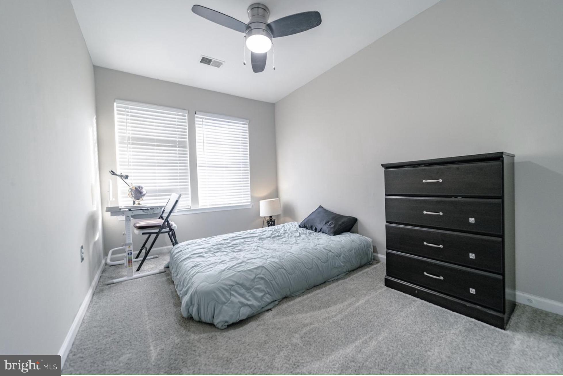 GLEN OAKS CONDOMINIUM - Residential Lease