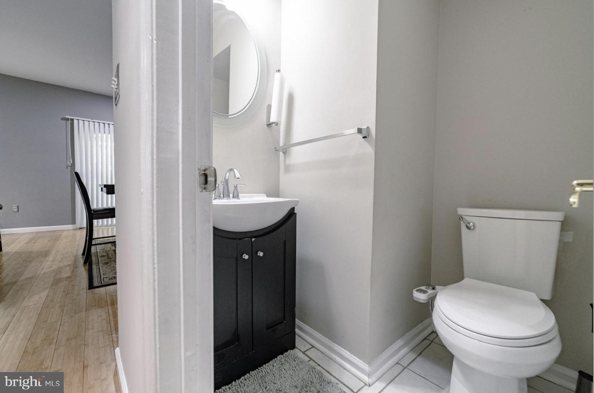 GLEN OAKS CONDOMINIUM - Residential Lease