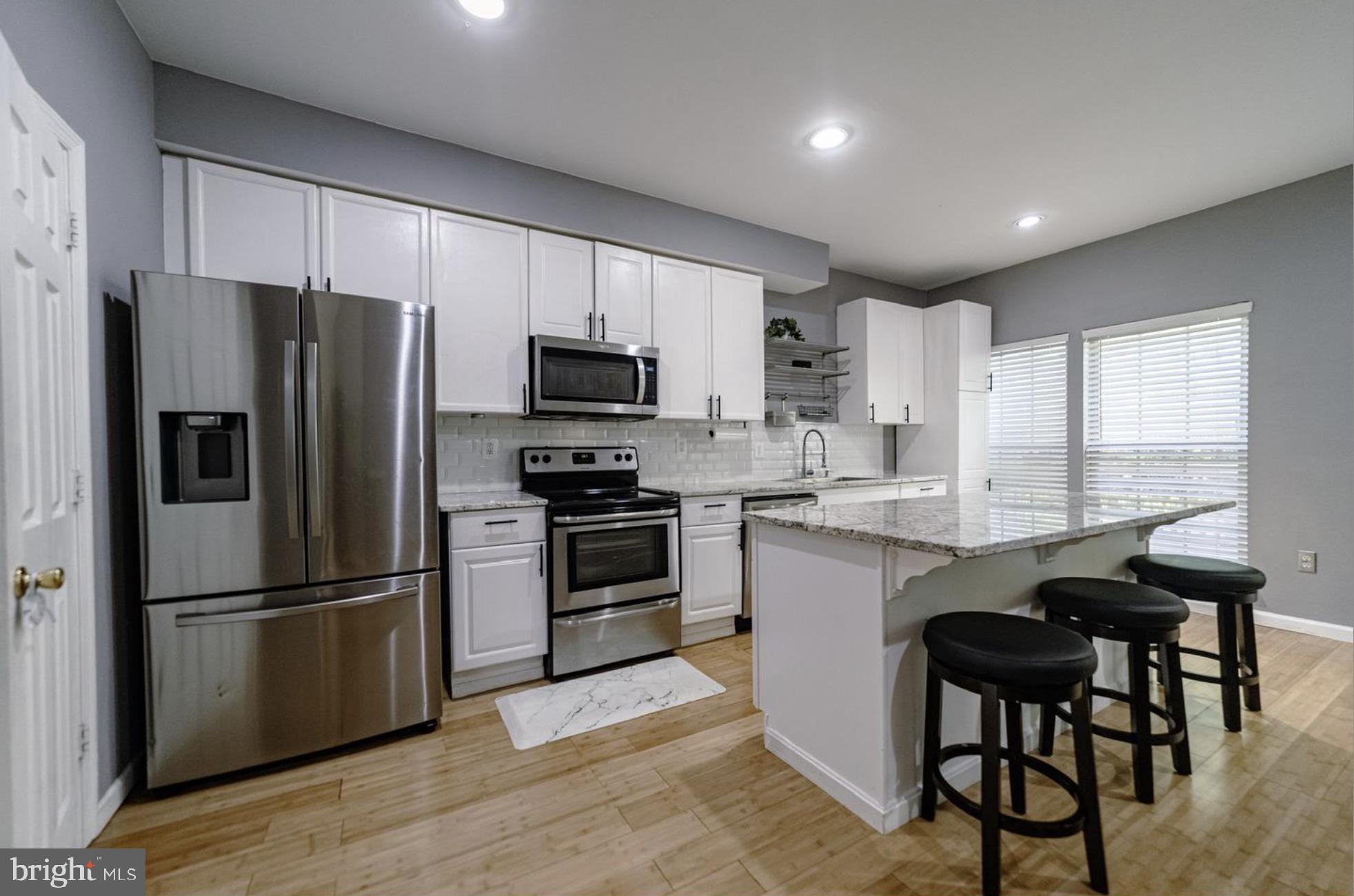 GLEN OAKS CONDOMINIUM - Residential Lease