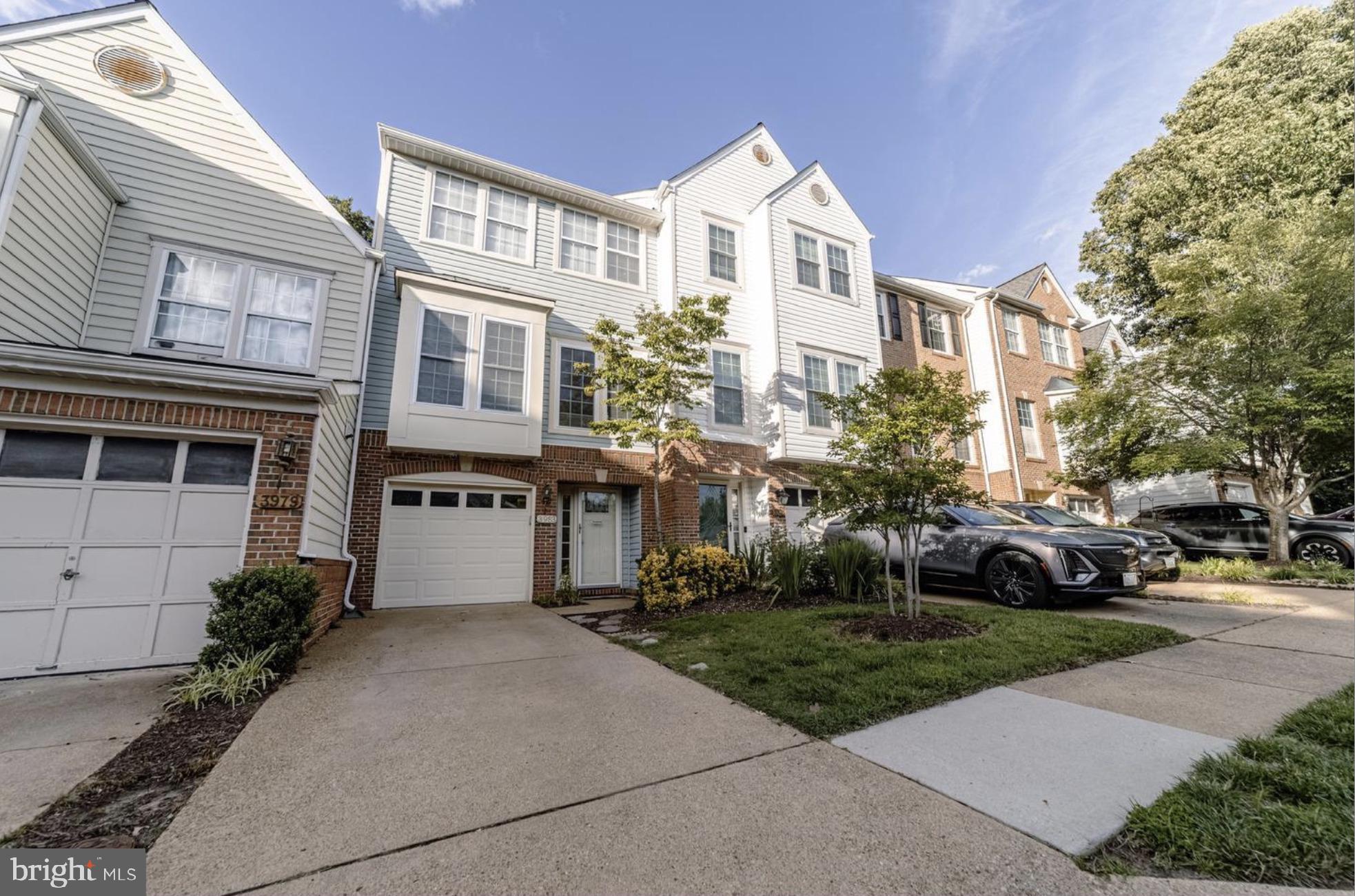 Beautiful 3-Level 3 Bedroom 4 bathroom Townhome for Rent in Sought-After Woodbridge Location!
Welcome to 3983 Cressida Pl, a spacious and well-maintained 3-level townhome offering comfortable living and unbeatable convenience. This home features a bright and open layout, generously sized bedrooms, and multiple living spaces ideal for relaxing or entertaining.
Enjoy the peace and privacy of your own outdoor space, plus the added benefit of nearby amenities including Prince William Parkway, Potomac Mills Mall, Chinn Library, and an array of shopping and dining options. Commuters will appreciate the easy access to I-95, Route 123, and the VRE, making travel to DC, Quantico, or Fort Belvoir a breeze.
Rental Requirements:
Credit Score: 620+ required
Income Requirement: Minimum monthly income must be 2.5x the rent amount
NO PETS