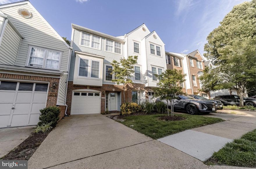 Beautiful 3-Level 3 Bedroom 4 bathroom Townhome for Rent in Sought-After Woodbridge Location!
Welcome to 3983 Cressida Pl, a spacious and well-maintained 3-level townhome offering comfortable living and unbeatable convenience. This home features a bright and open layout, generously sized bedrooms, and multiple living spaces ideal for relaxing or entertaining.
Enjoy the peace and privacy of your own outdoor space, plus the added benefit of nearby amenities including Prince William Parkway, Potomac Mills Mall, Chinn Library, and an array of shopping and dining options. Commuters will appreciate the easy access to I-95, Route 123, and the VRE, making travel to DC, Quantico, or Fort Belvoir a breeze.
Rental Requirements:
Credit Score: 620+ required
Income Requirement: Minimum monthly income must be 2.5x the rent amount
NO PETS