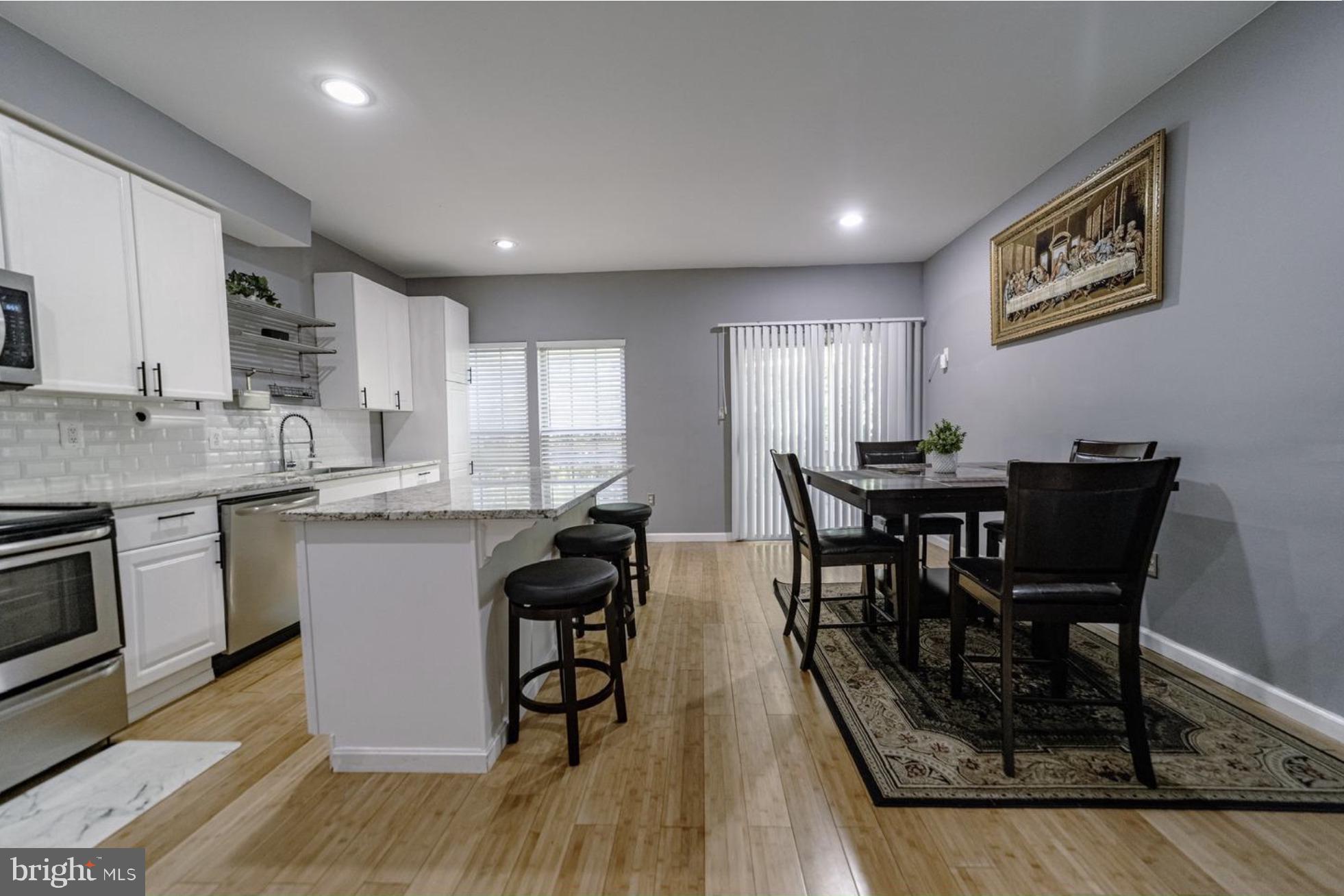 GLEN OAKS CONDOMINIUM - Residential Lease