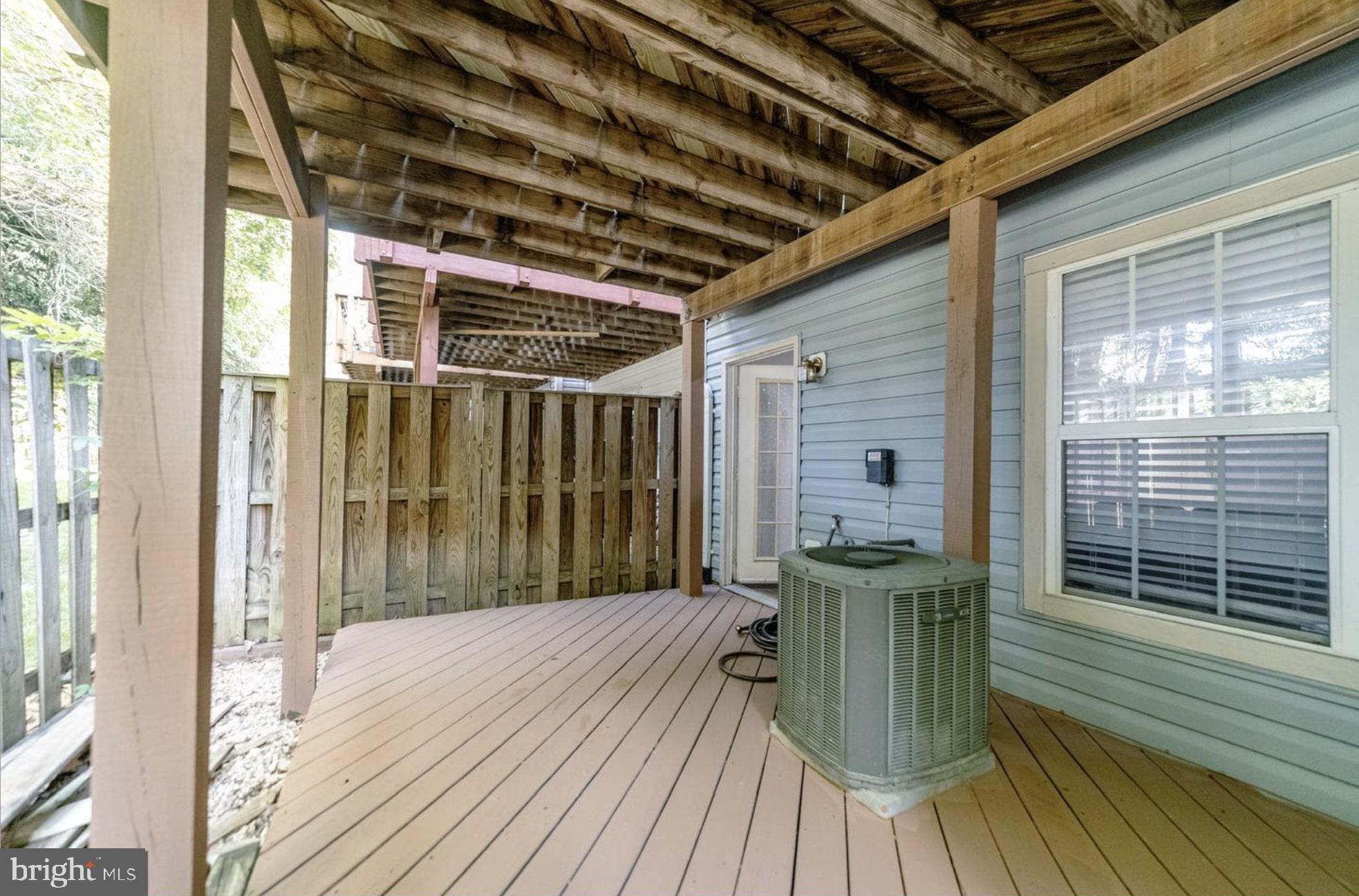 GLEN OAKS CONDOMINIUM - Residential Lease