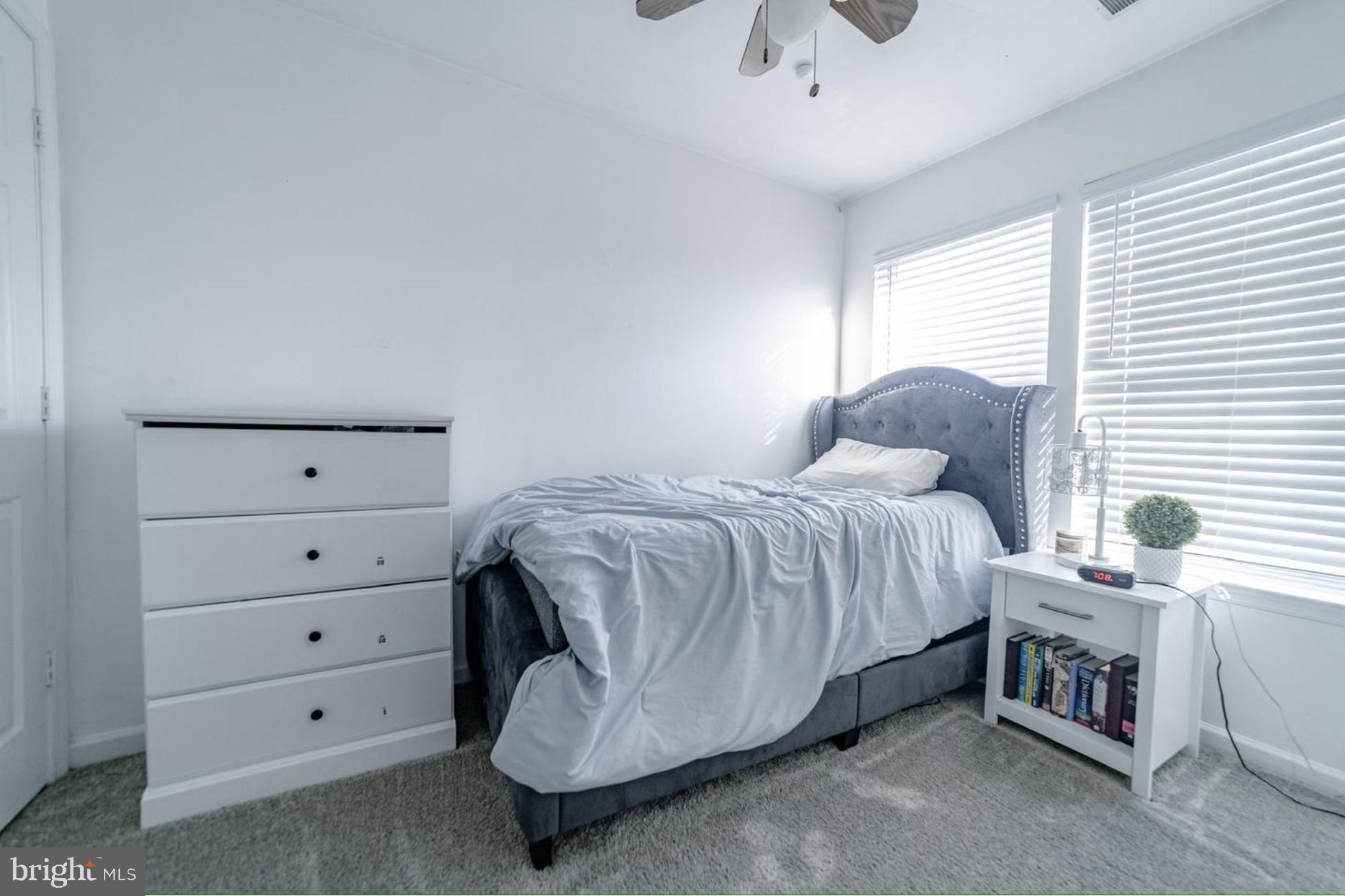 GLEN OAKS CONDOMINIUM - Residential Lease