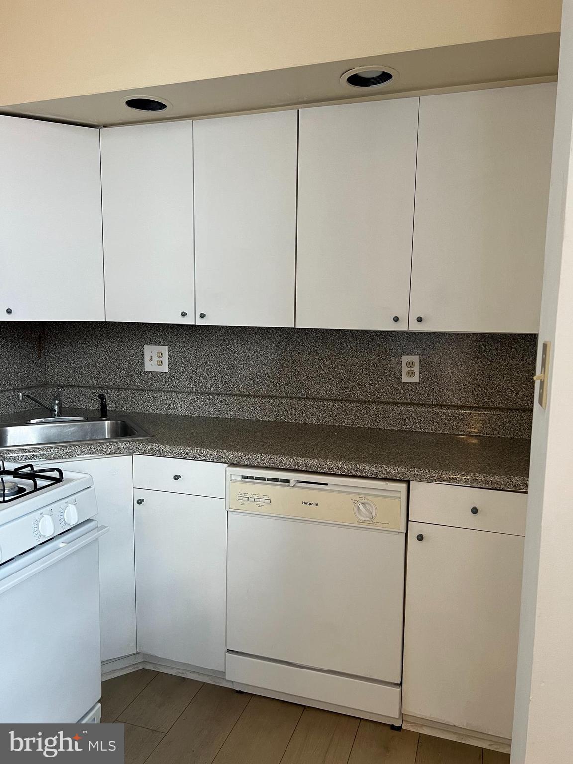 PHILADELPHIA (SOUTH) - Residential Lease