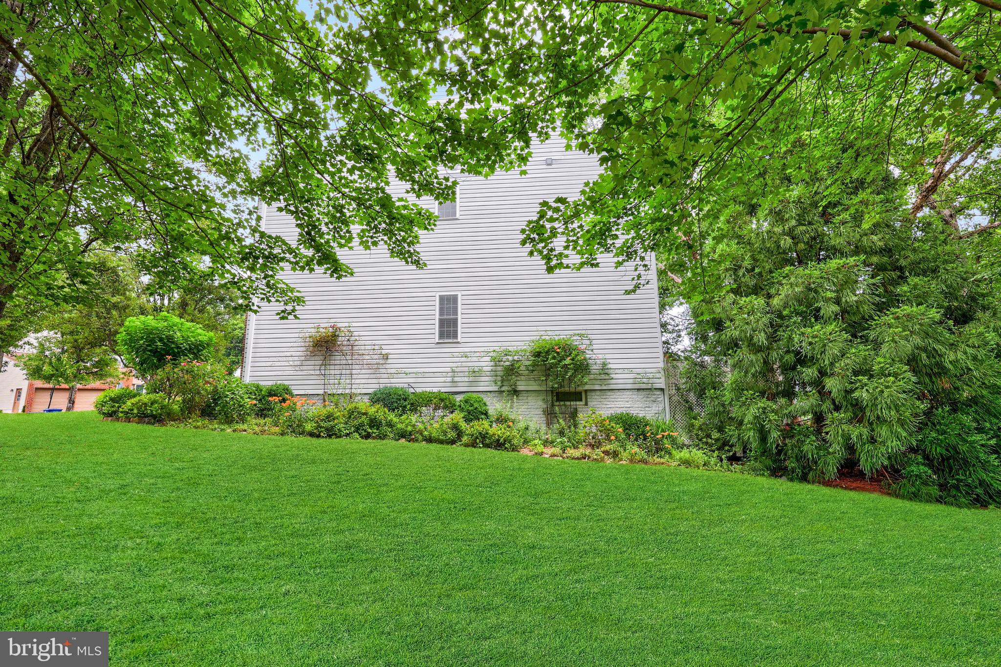 802 CASLA COURT SE