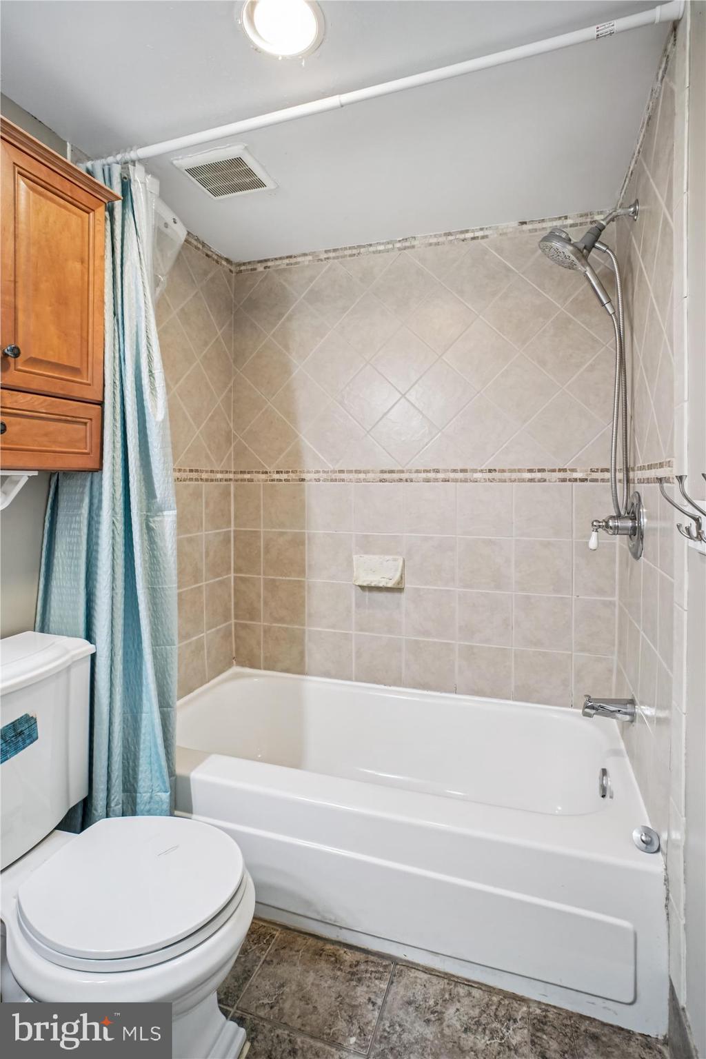 WOODBURN VILLAGE - Residential Lease