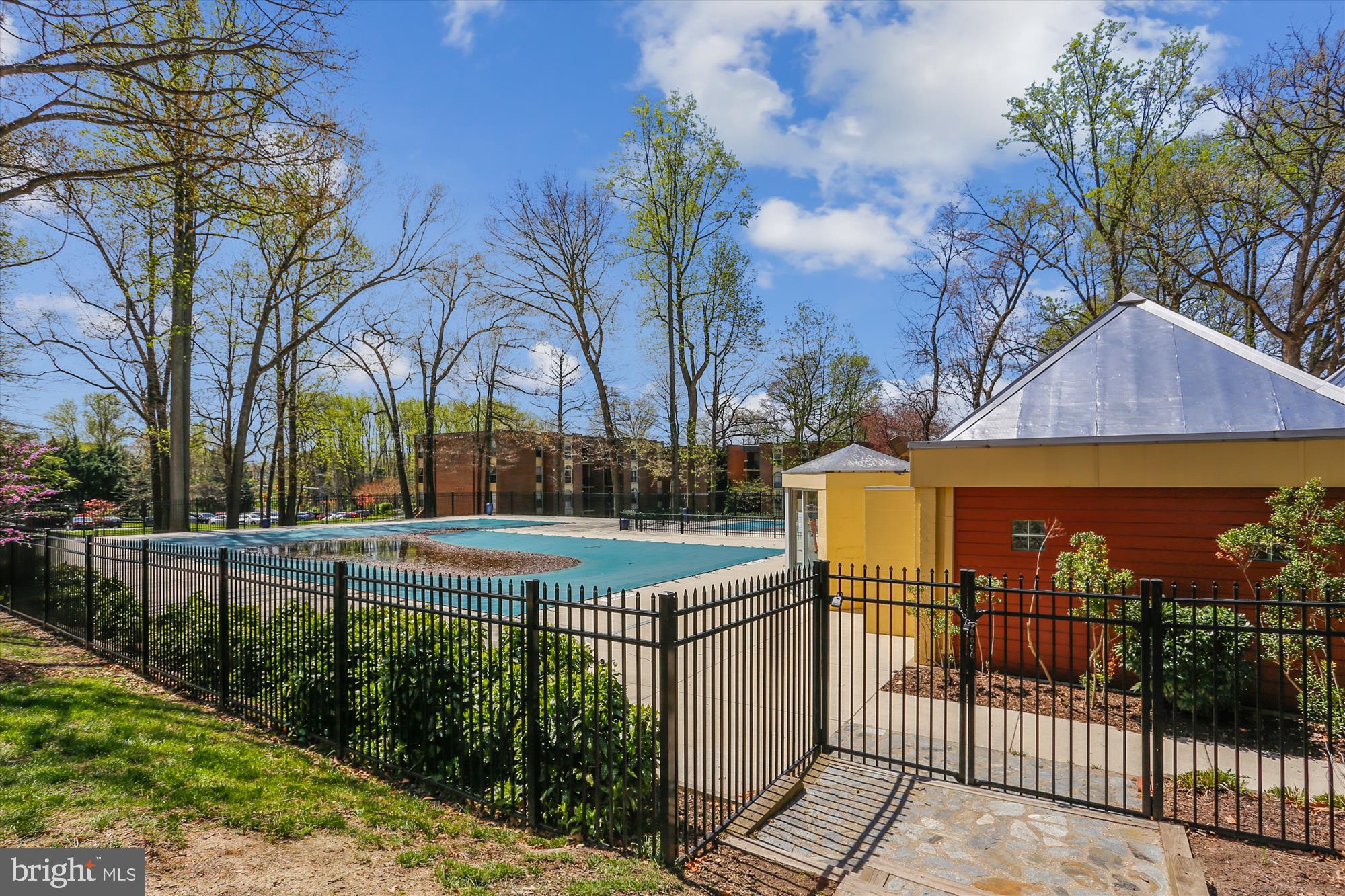 WOODBURN VILLAGE - Residential Lease