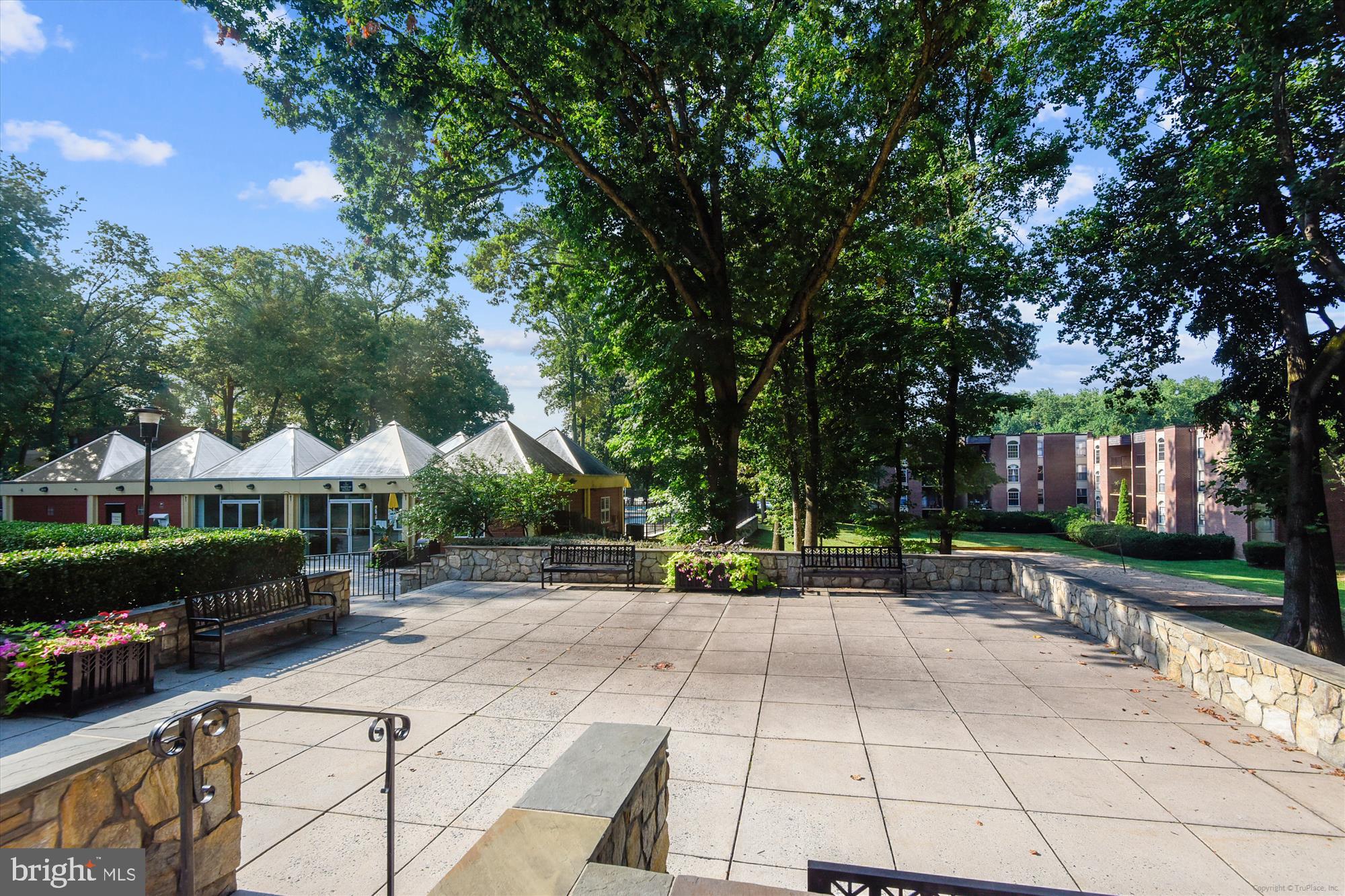 WOODBURN VILLAGE - Residential Lease