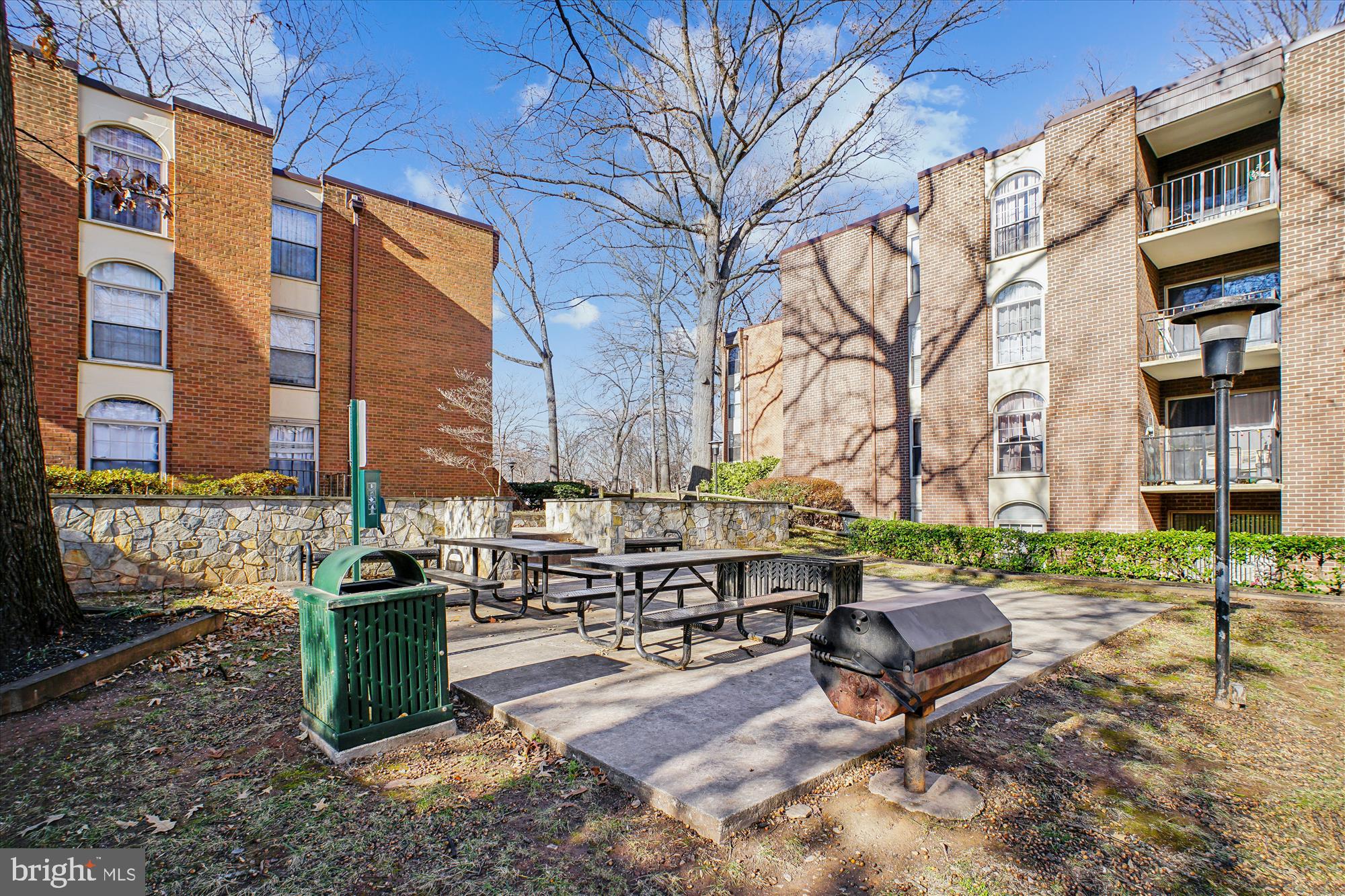 WOODBURN VILLAGE - Residential Lease