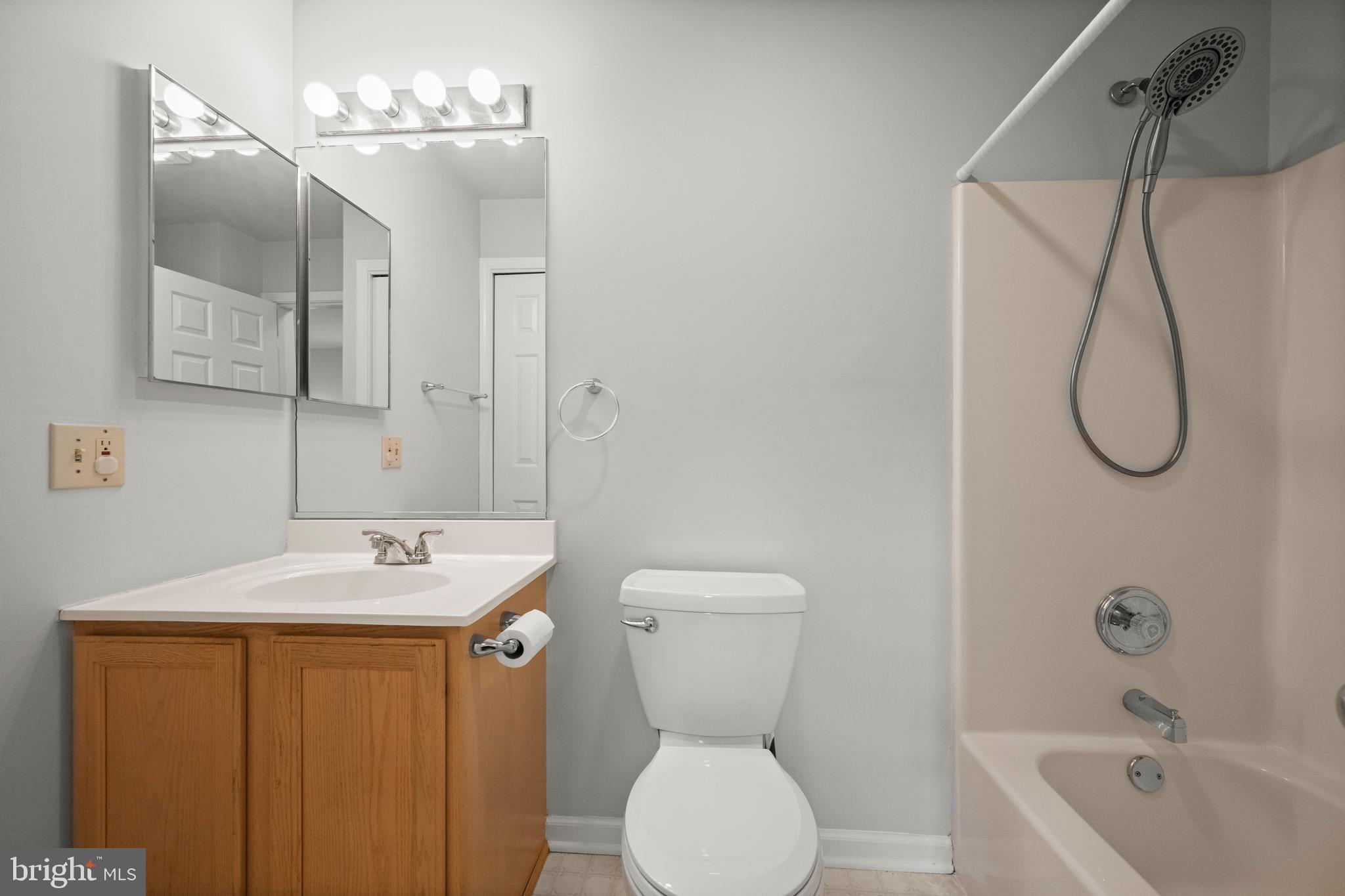 NOTTINGHAM VILLAGE - Residential