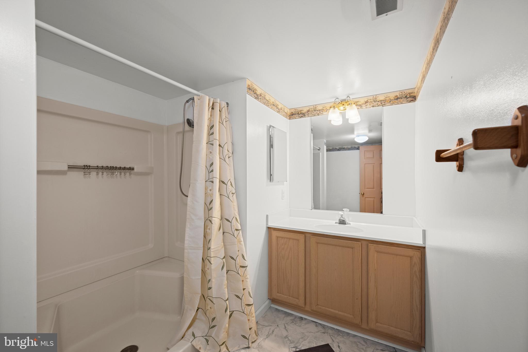 NOTTINGHAM VILLAGE - Residential