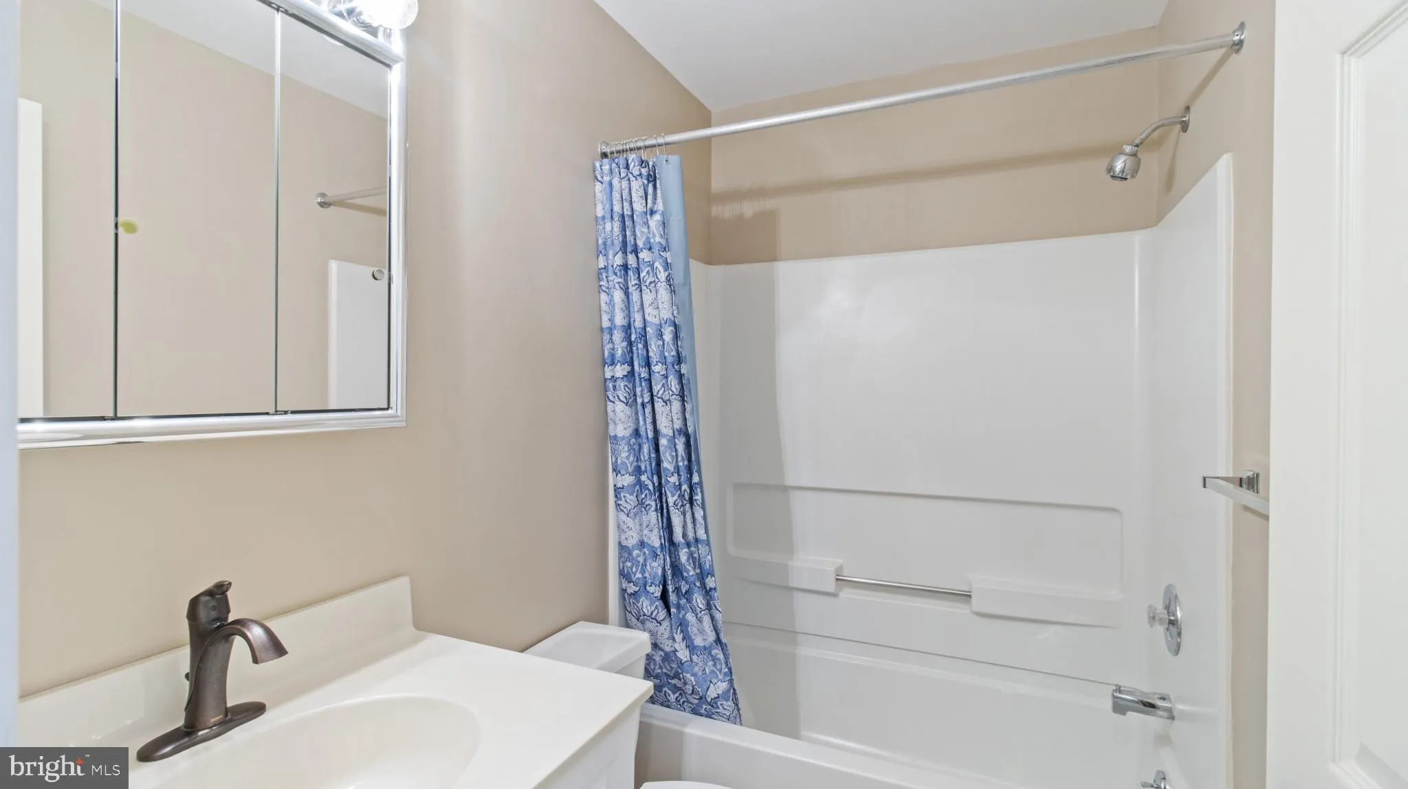 Newark, Delaware 19702, United States, 3 Bedrooms Bedrooms, ,3 BathroomsBathrooms,Residential,Contingent,144669