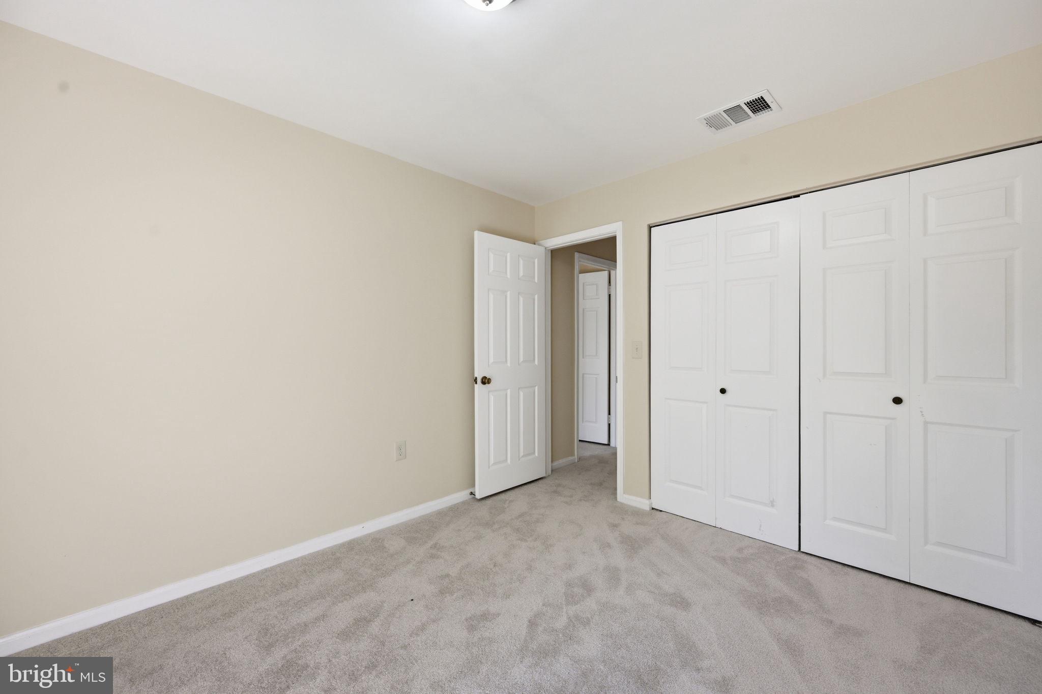 WHISKEY BOTTOM SQUARE - Residential