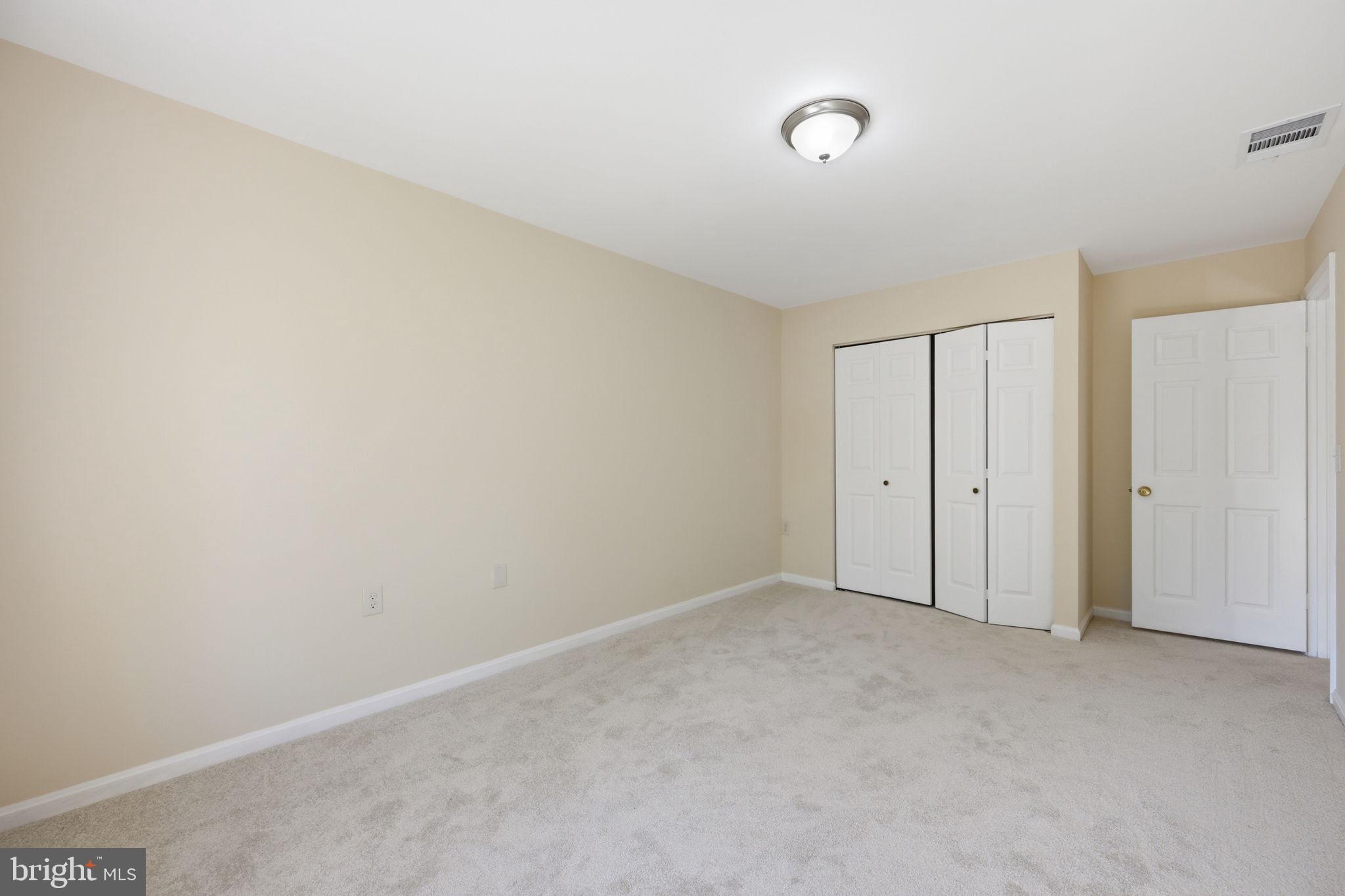 WHISKEY BOTTOM SQUARE - Residential