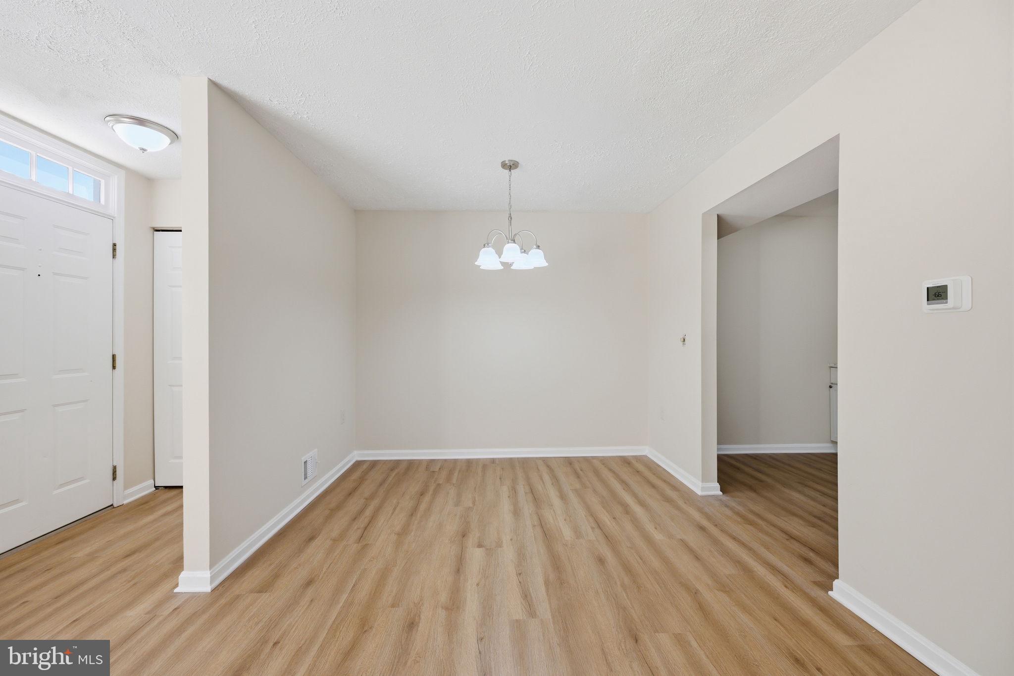 WHISKEY BOTTOM SQUARE - Residential