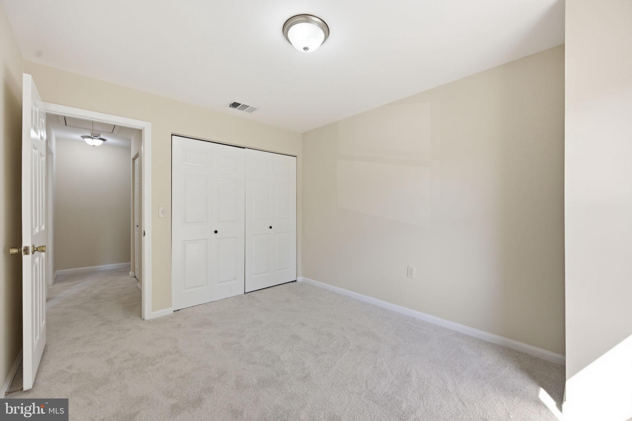 WHISKEY BOTTOM SQUARE - Residential