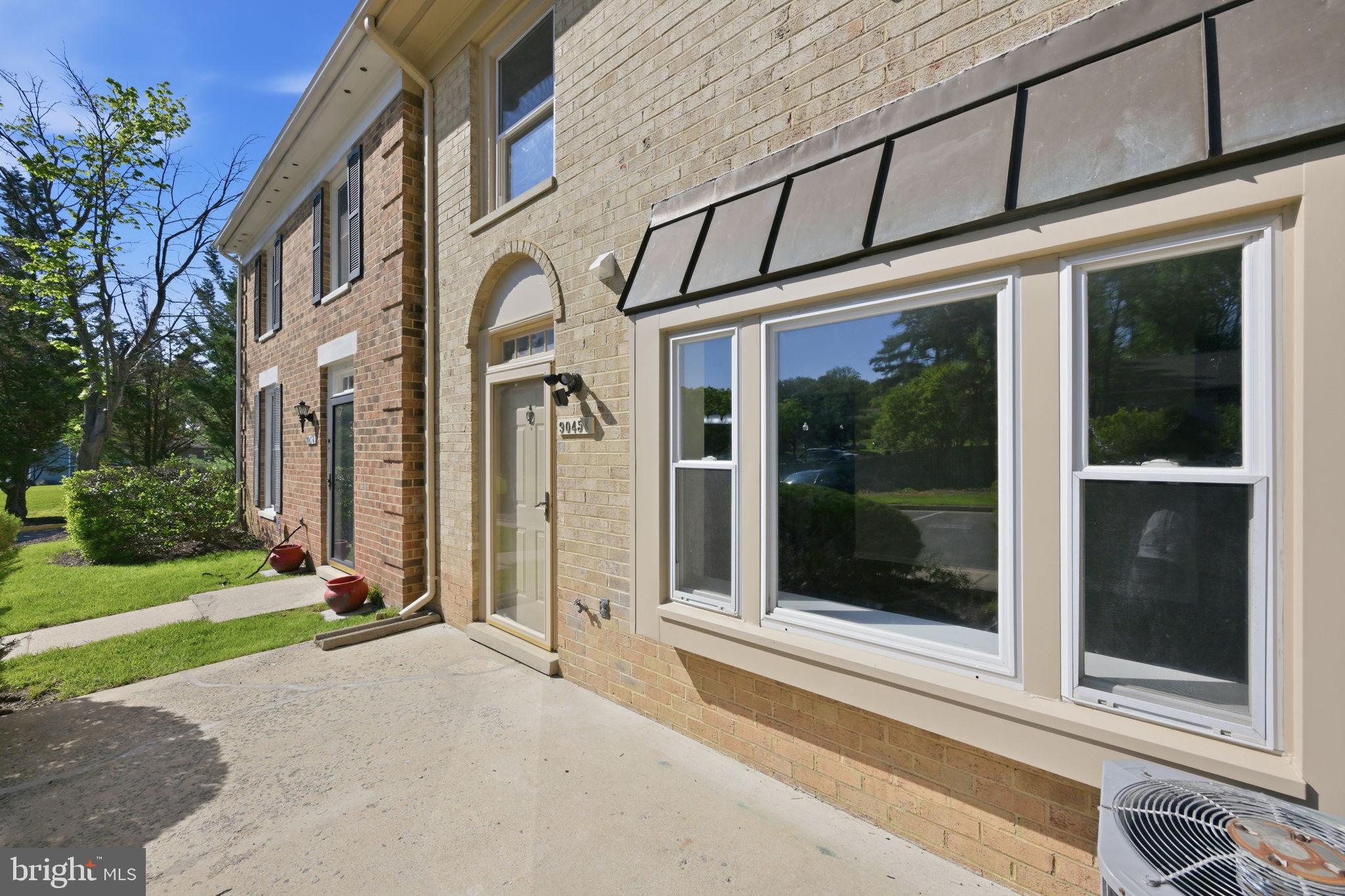 WHISKEY BOTTOM SQUARE - Residential