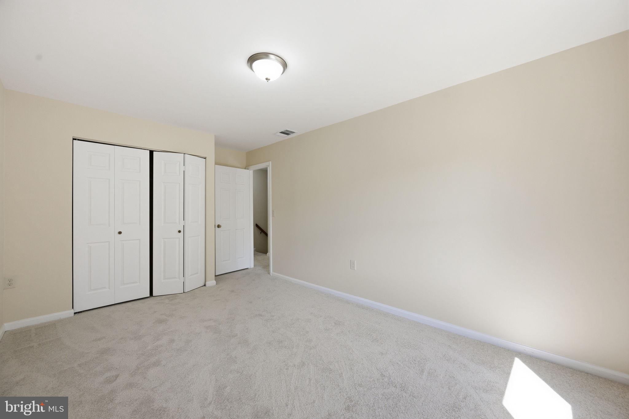 WHISKEY BOTTOM SQUARE - Residential