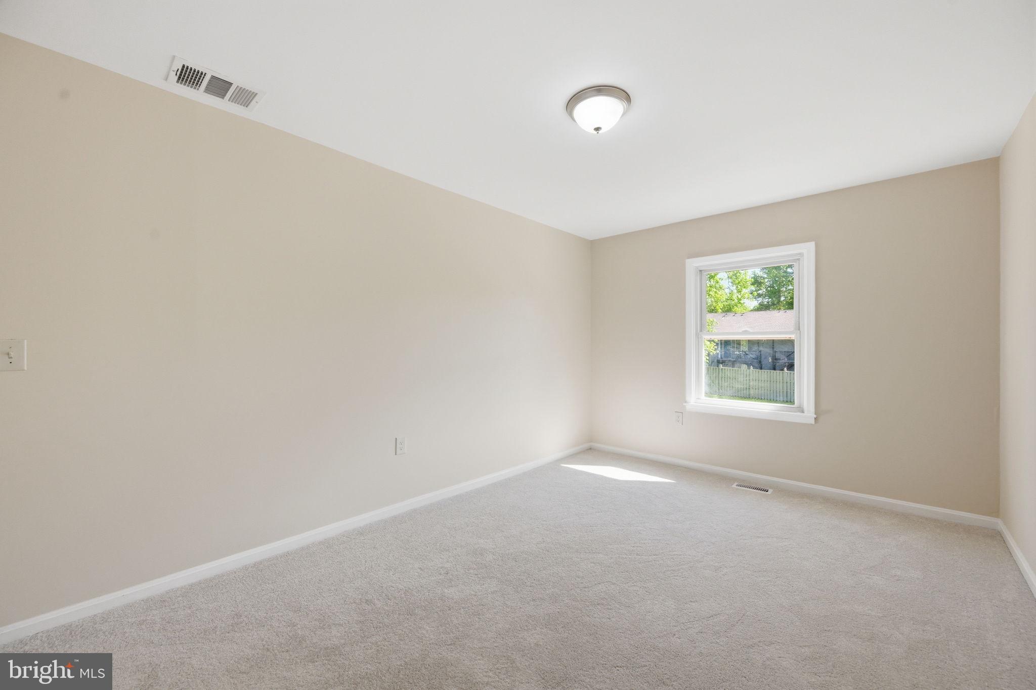 WHISKEY BOTTOM SQUARE - Residential