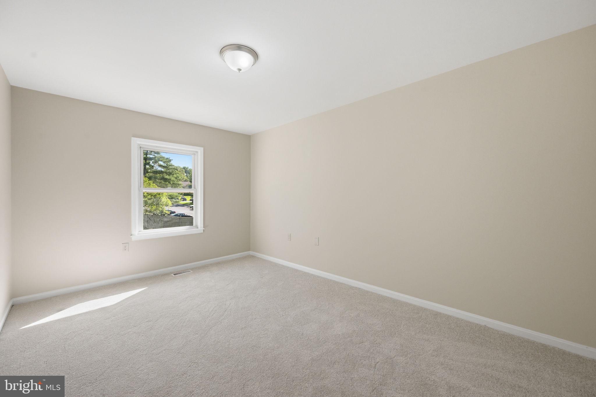 WHISKEY BOTTOM SQUARE - Residential