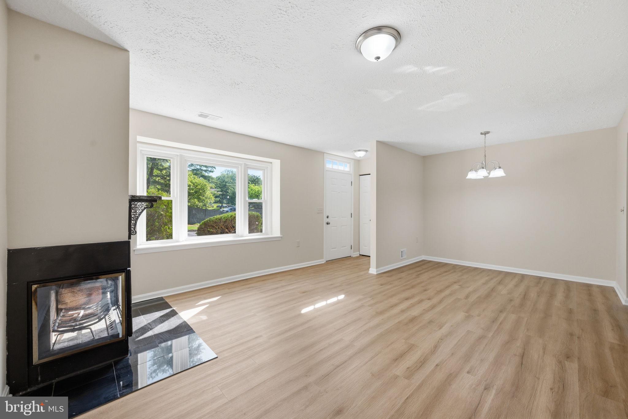 WHISKEY BOTTOM SQUARE - Residential