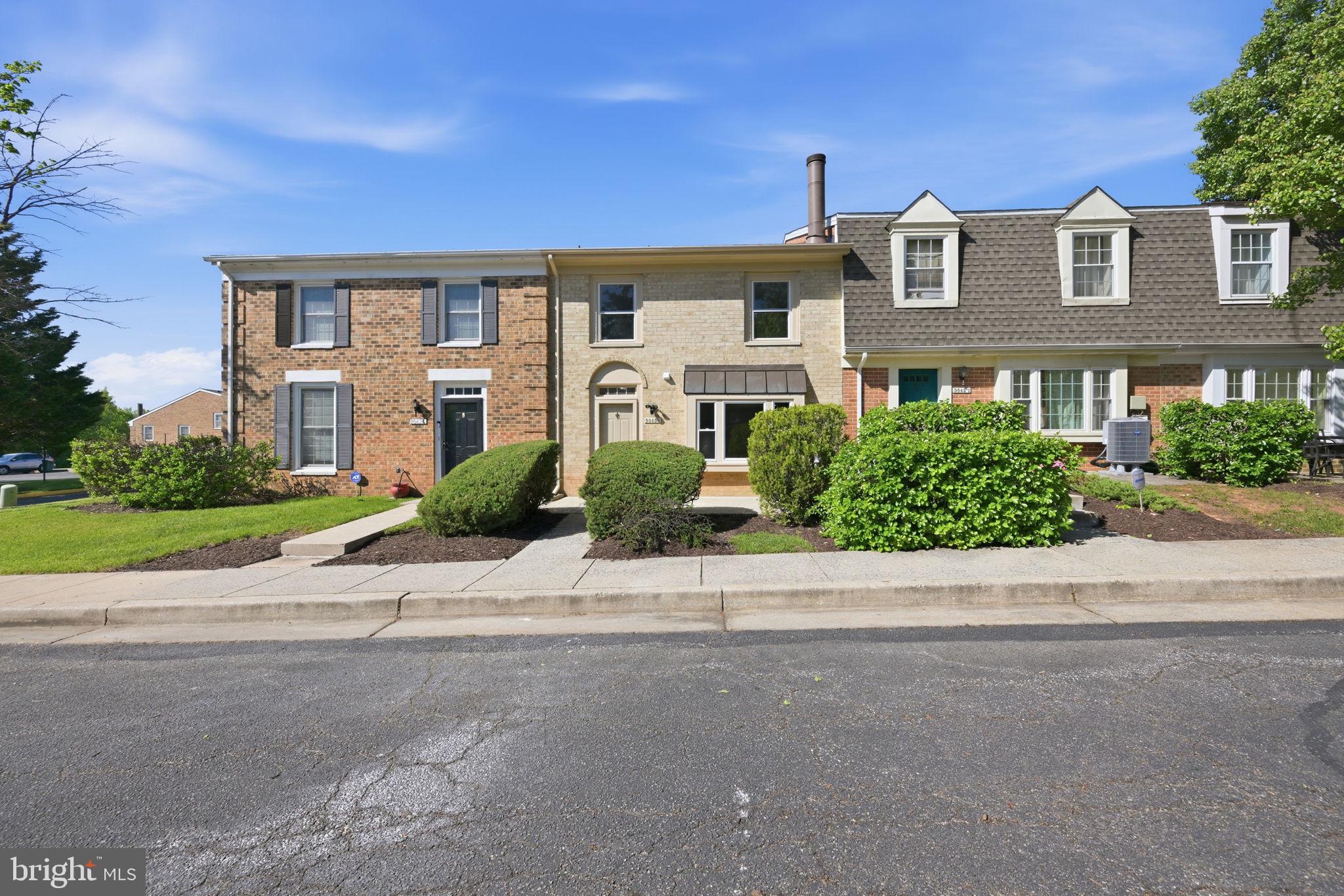 WHISKEY BOTTOM SQUARE - Residential