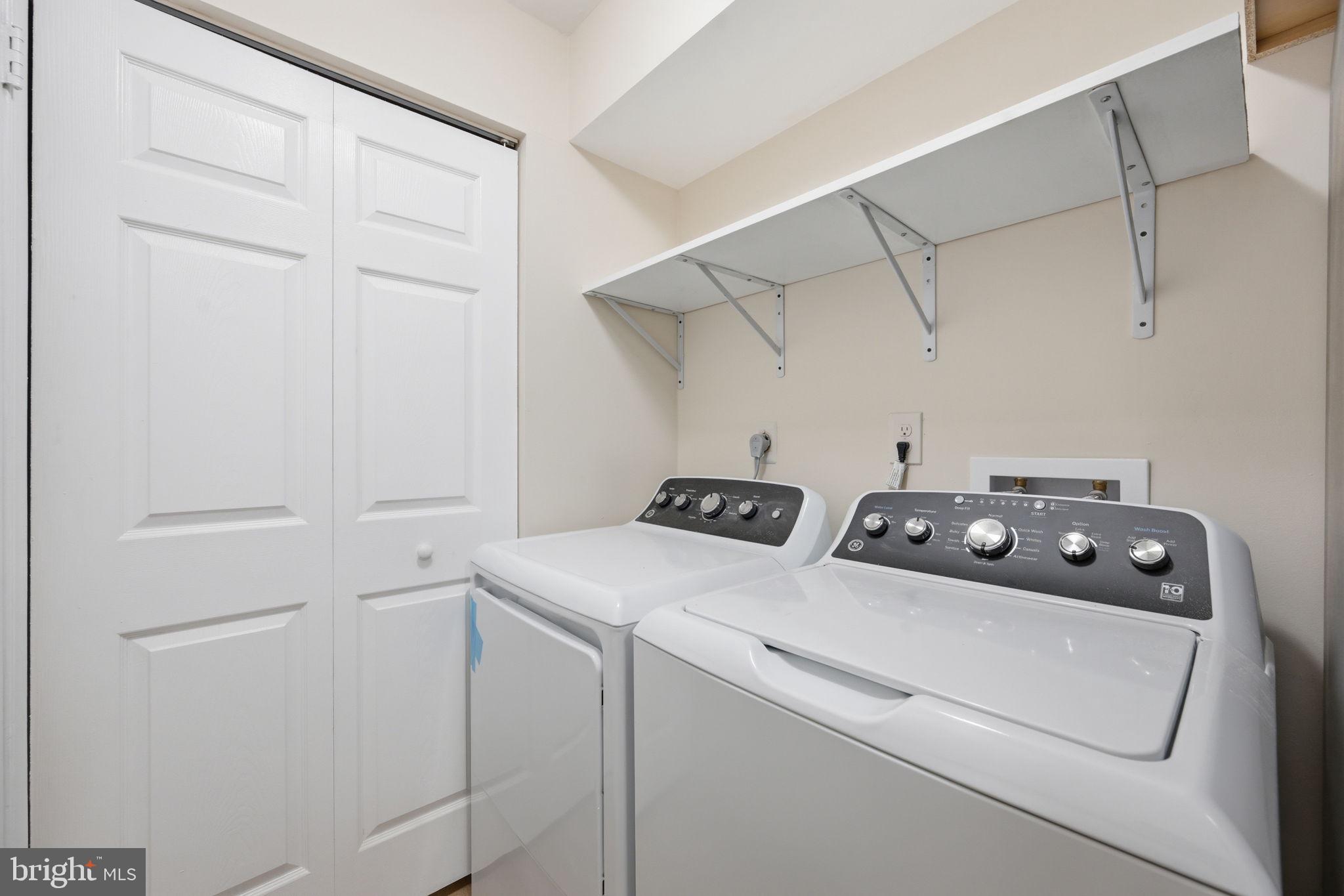 WHISKEY BOTTOM SQUARE - Residential