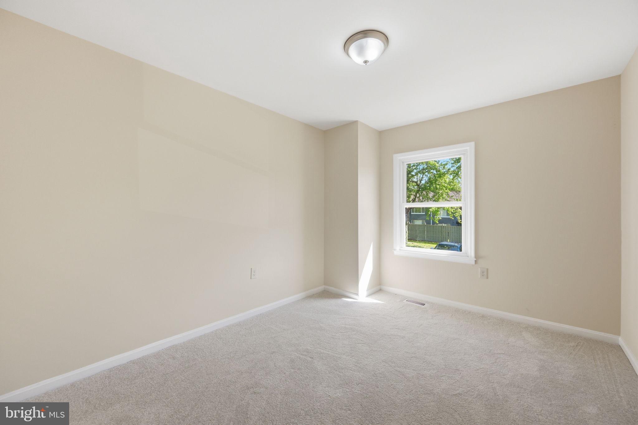 WHISKEY BOTTOM SQUARE - Residential