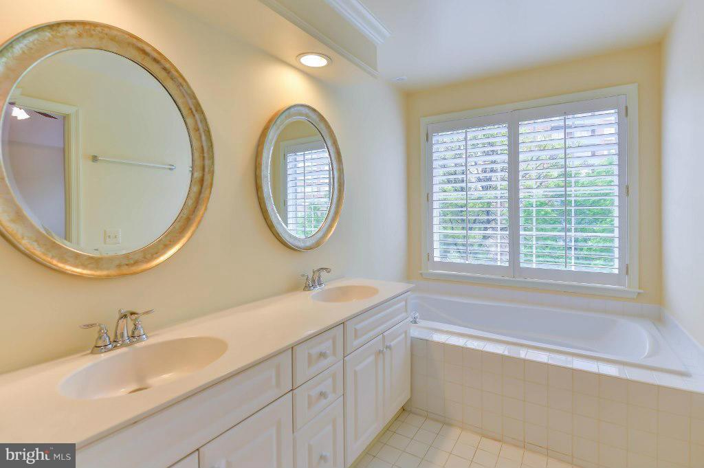 STONEGATE - Residential